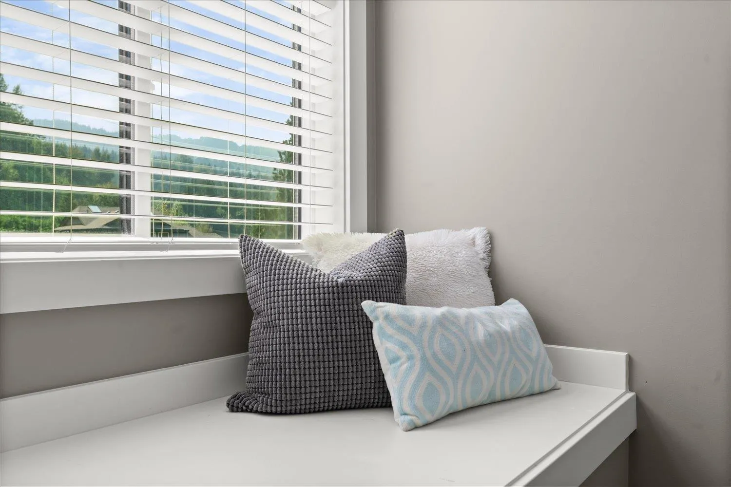 7569 DICKINSON PLACE|Eastern Hillsides