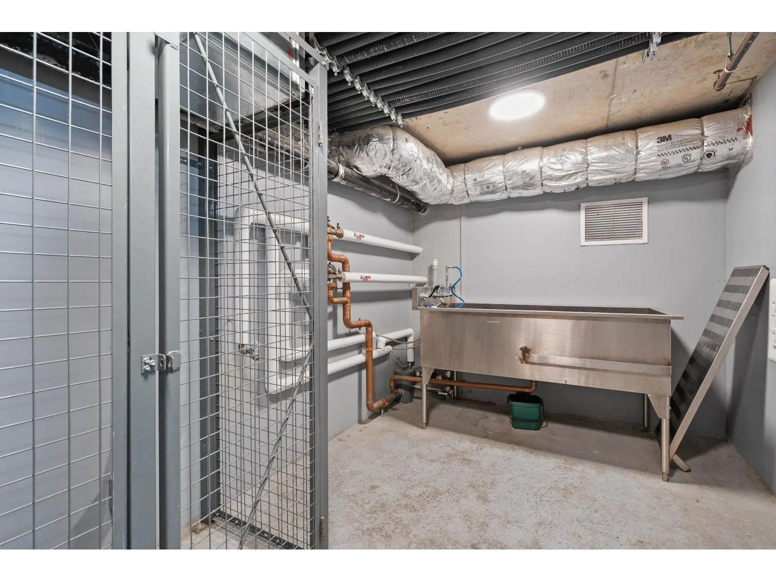 2106 13318 104 AVENUE
