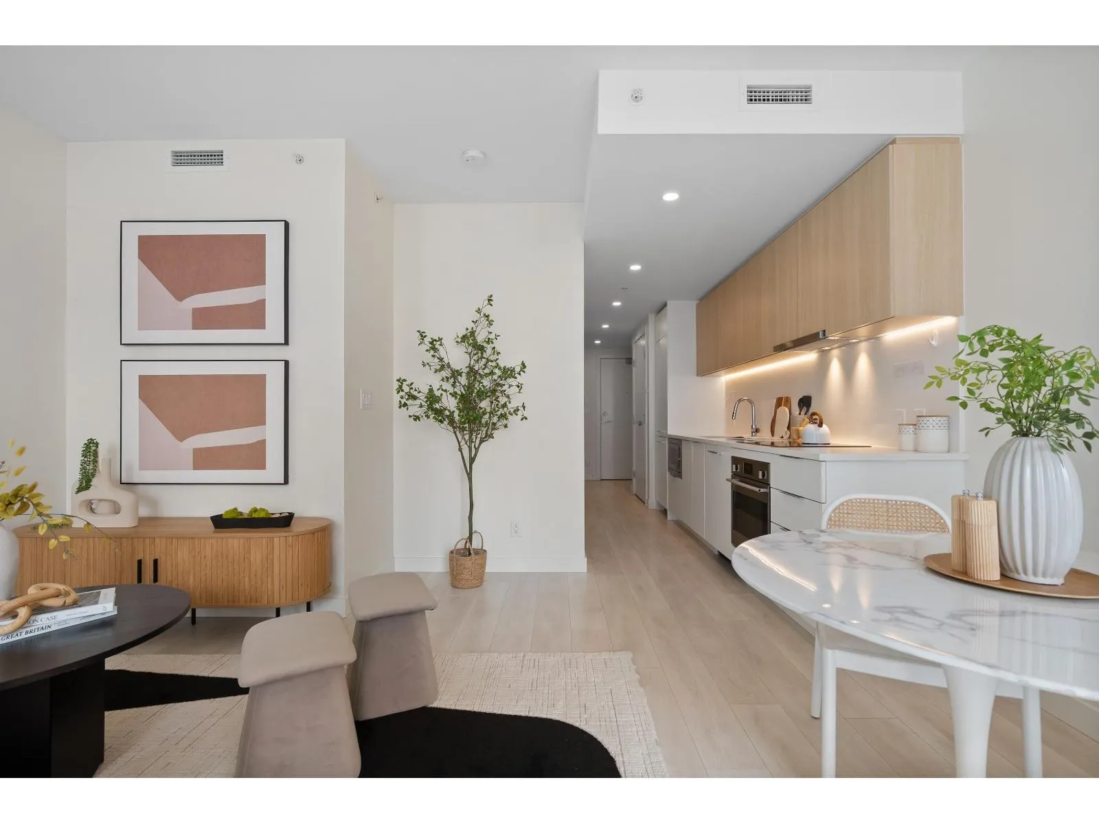 2106 13318 104 AVENUE
