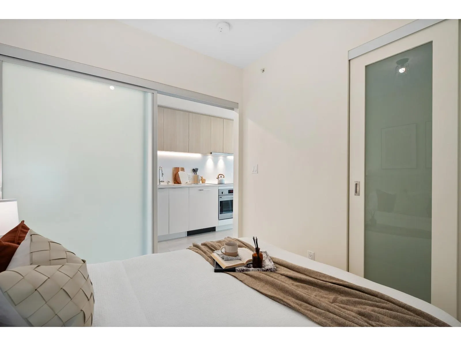 2106 13318 104 AVENUE