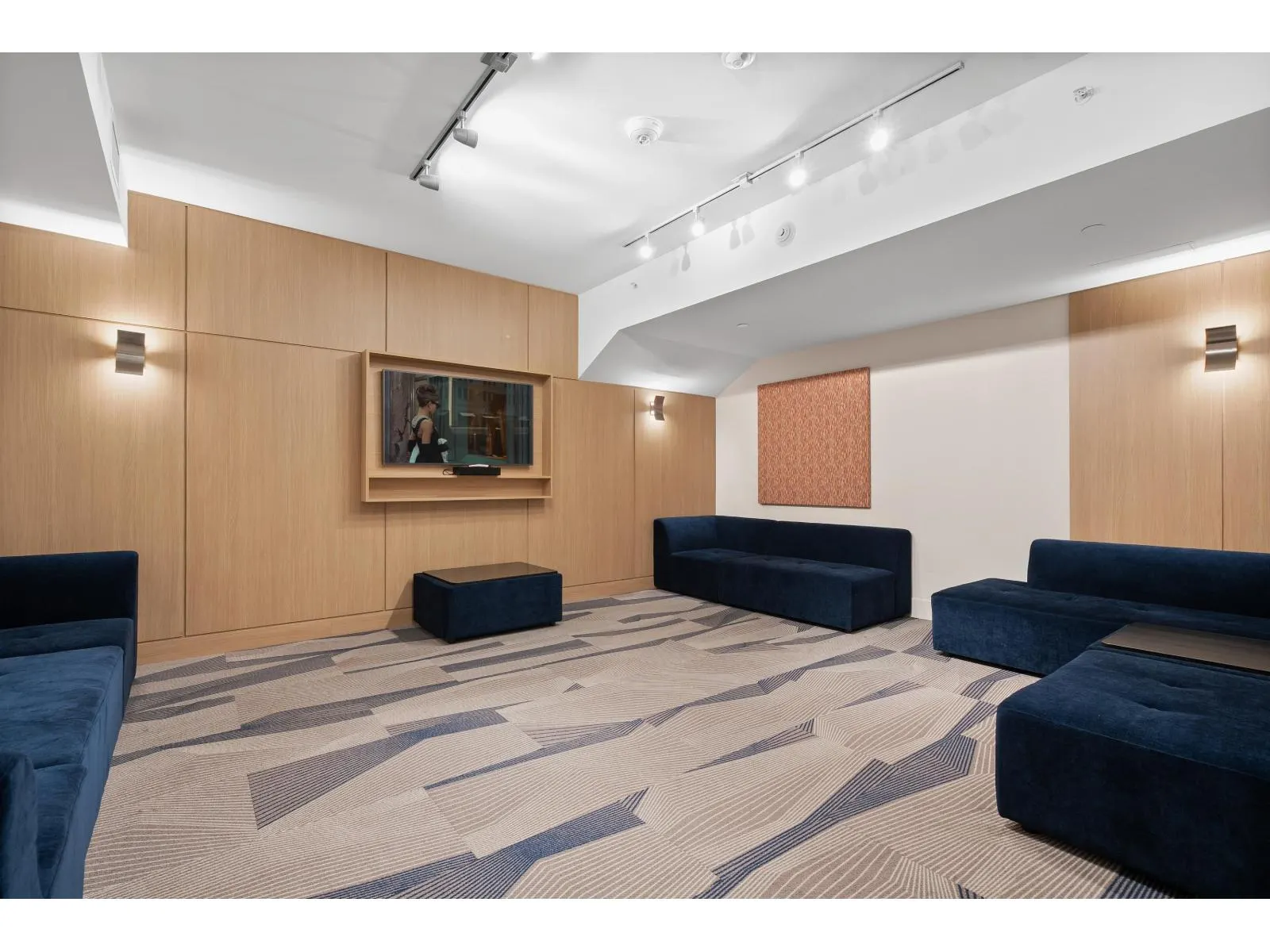 2106 13318 104 AVENUE