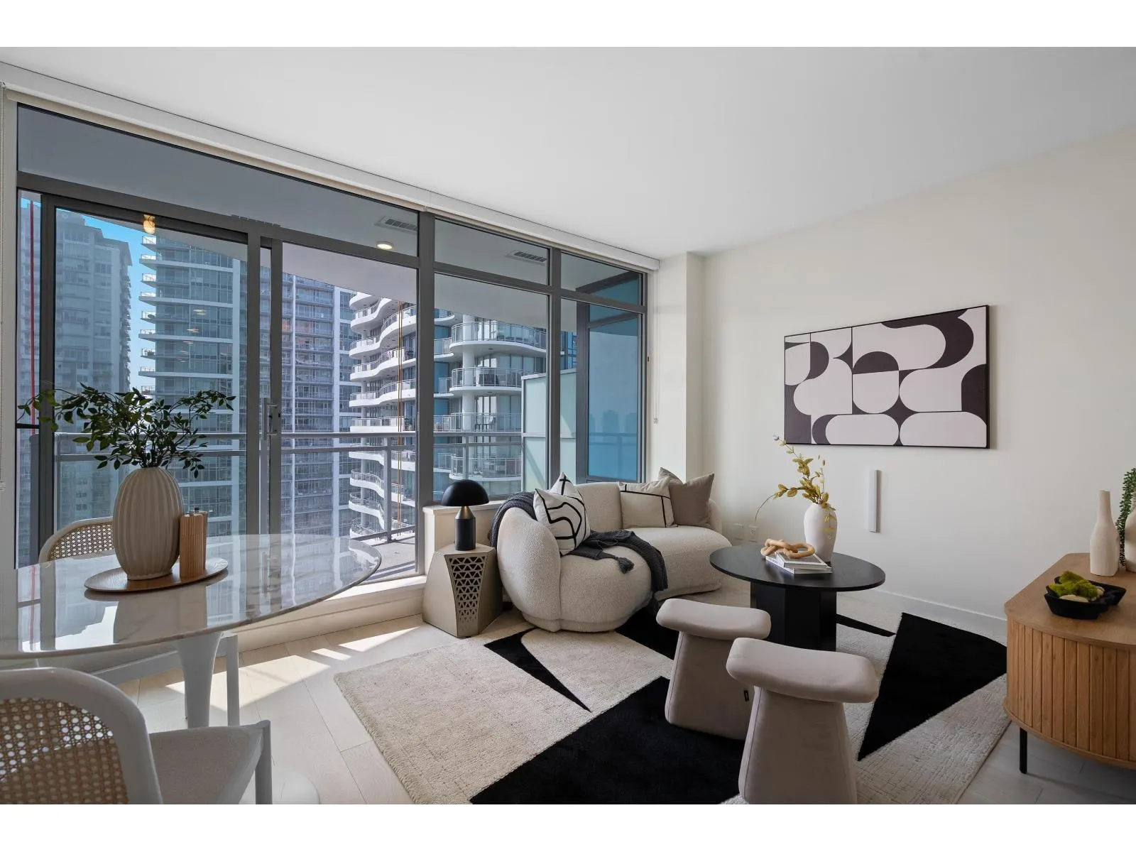 2106 13318 104 AVENUE
