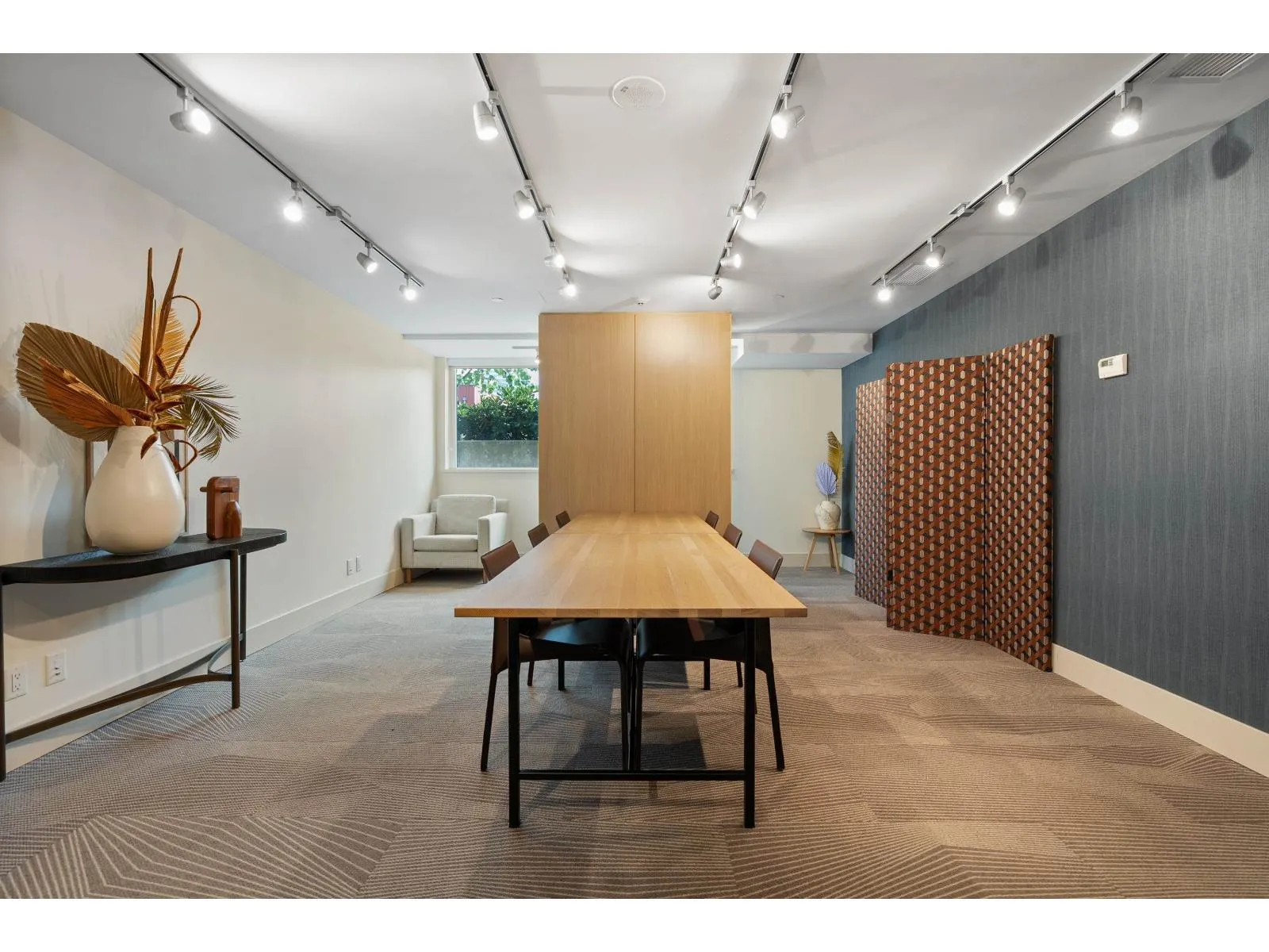 2106 13318 104 AVENUE