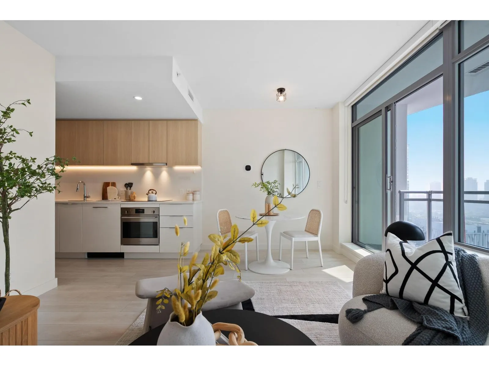2106 13318 104 AVENUE