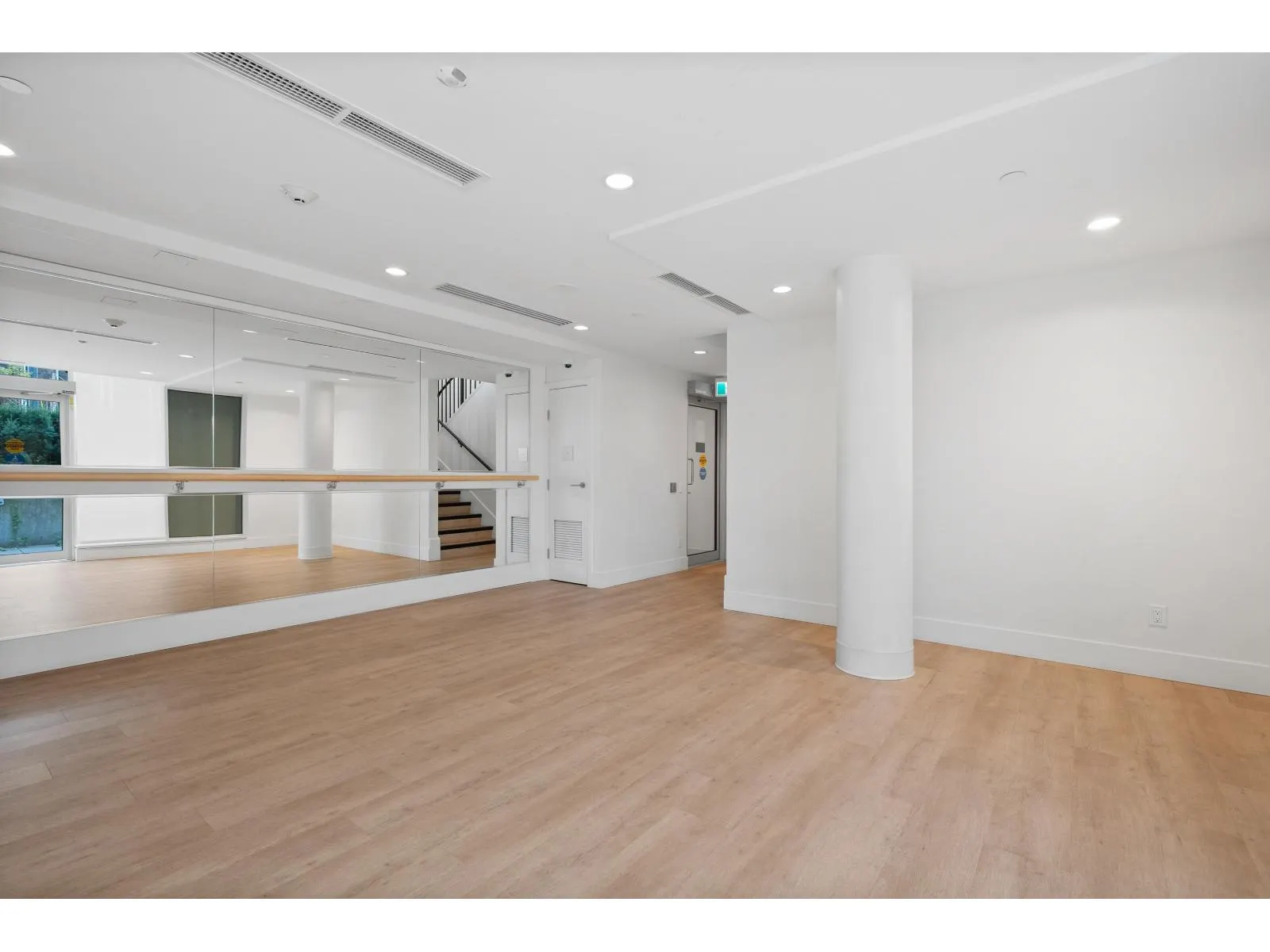 2106 13318 104 AVENUE