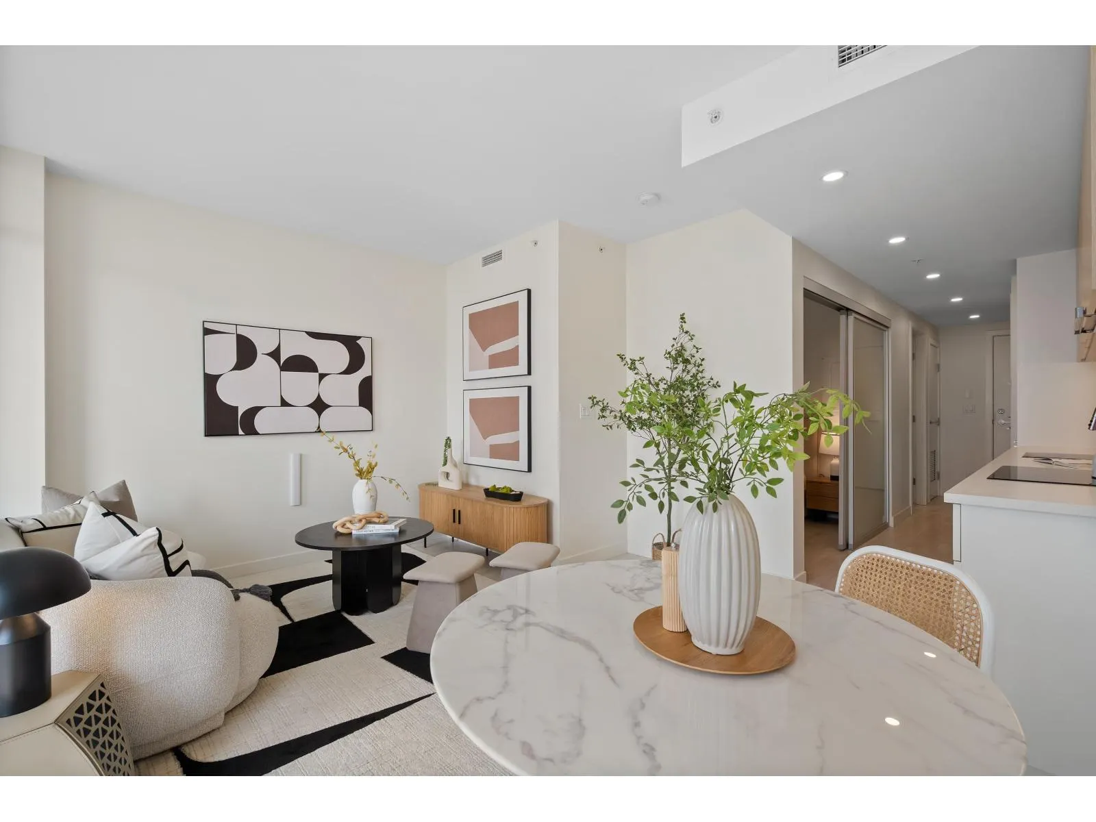 2106 13318 104 AVENUE