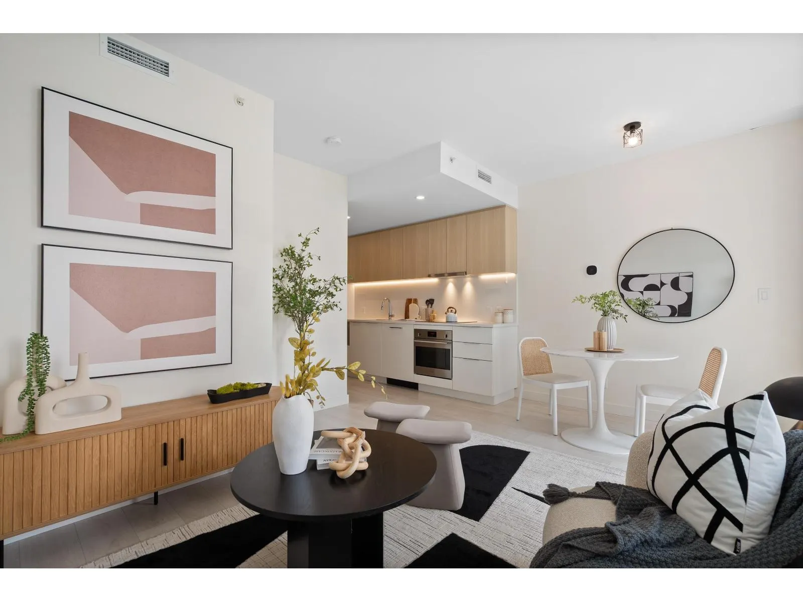 2106 13318 104 AVENUE