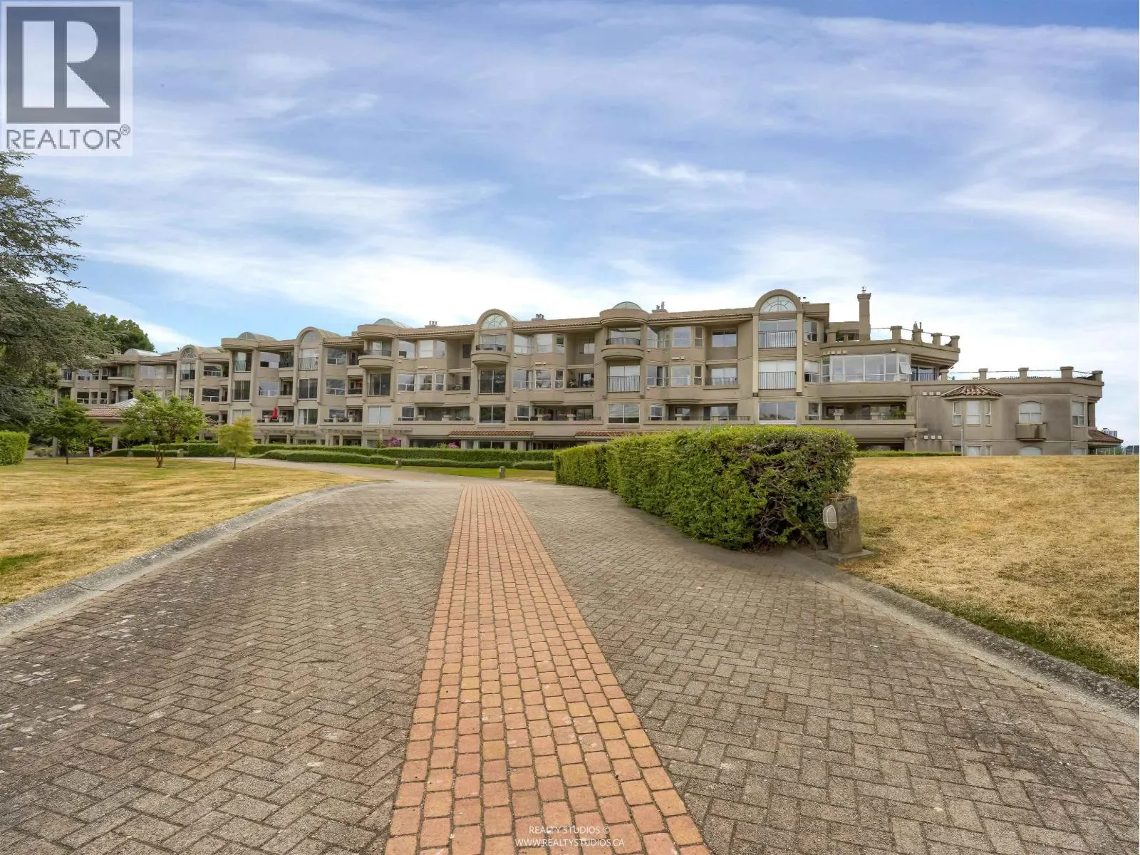 401 525 WHEELHOUSE SQUARE