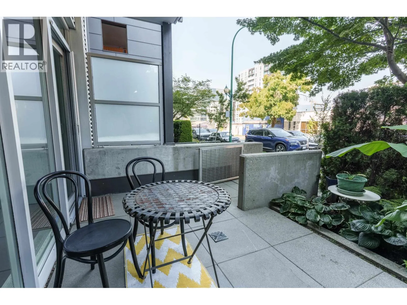 260 E 2ND AVENUE