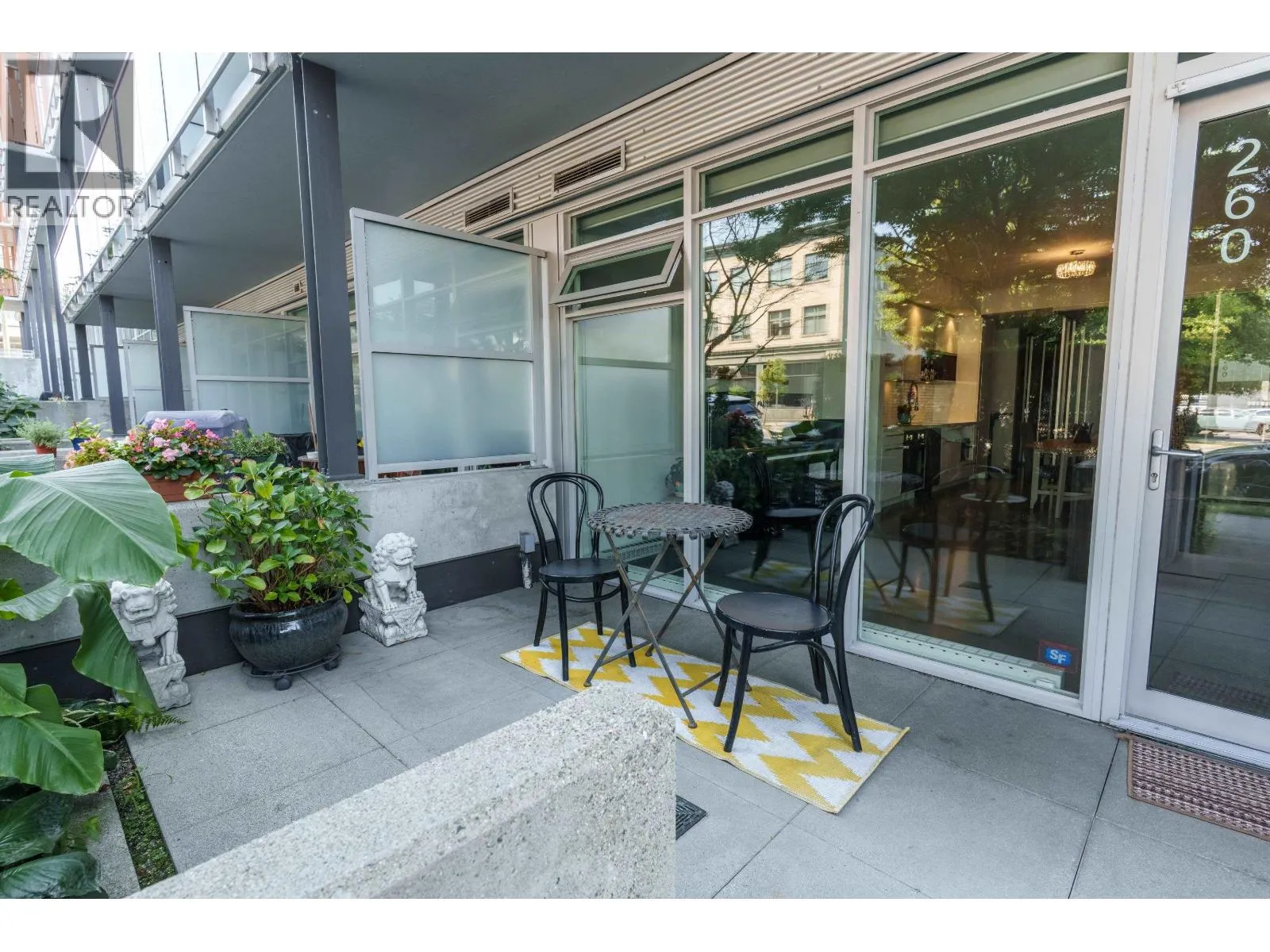 260 E 2ND AVENUE
