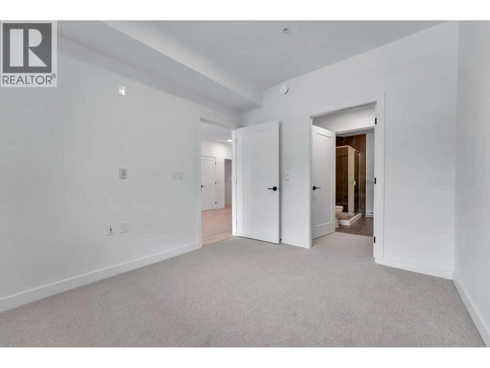 304 1100 CLARKE ROAD