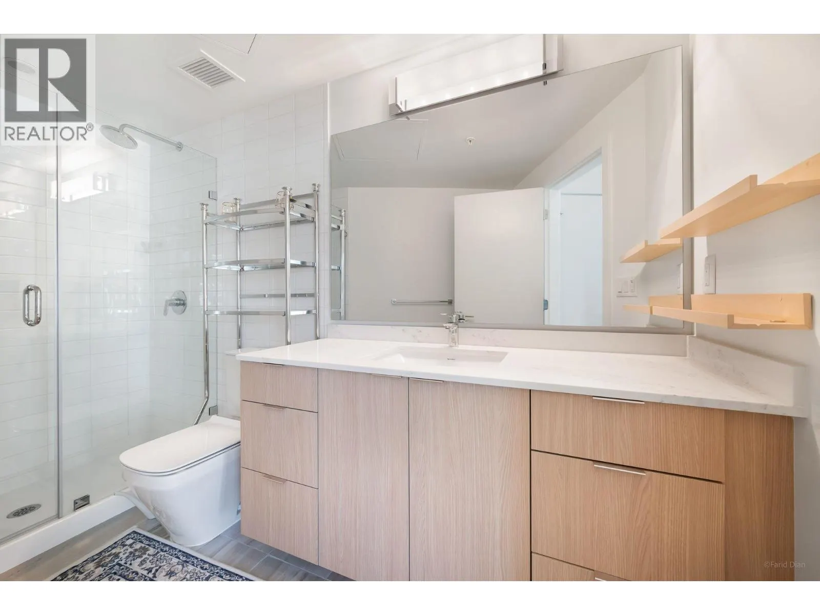 520 725 MARINE DRIVE