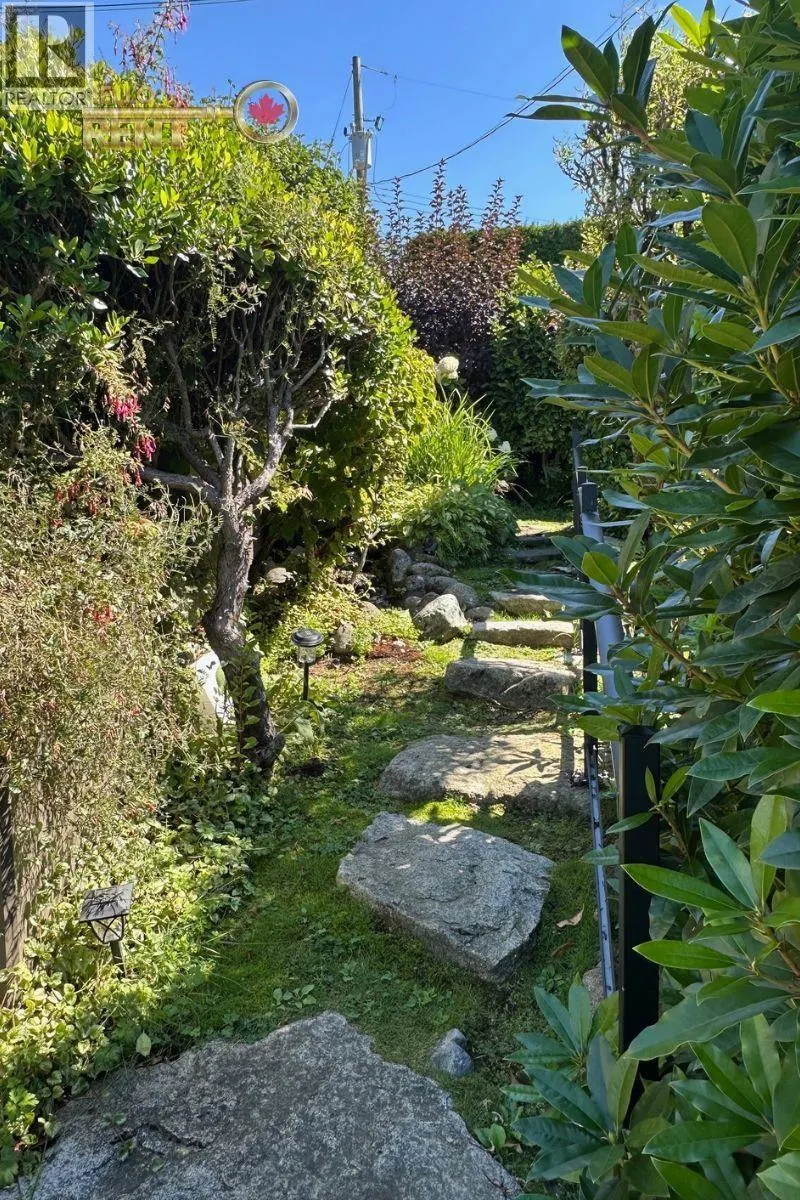 GARDEN SUITE-2109 KINGS AVENUE