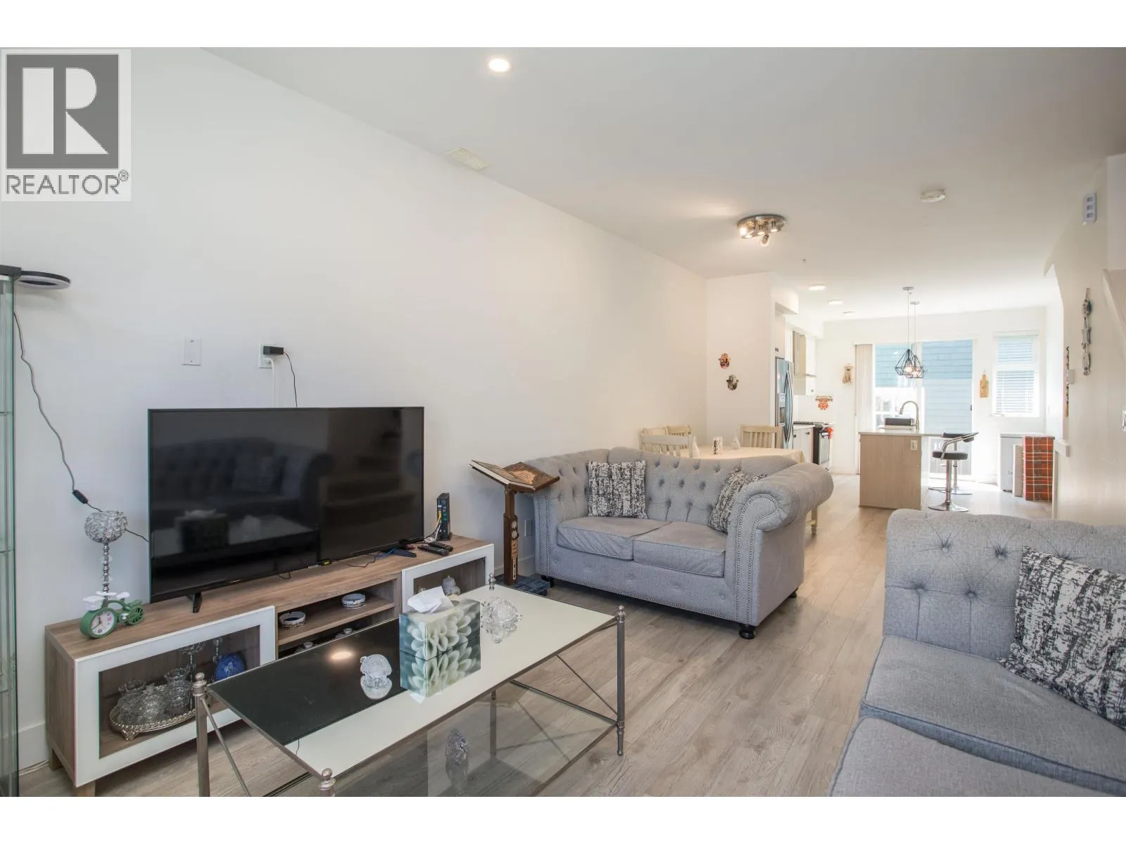 12 24108 104 AVENUE