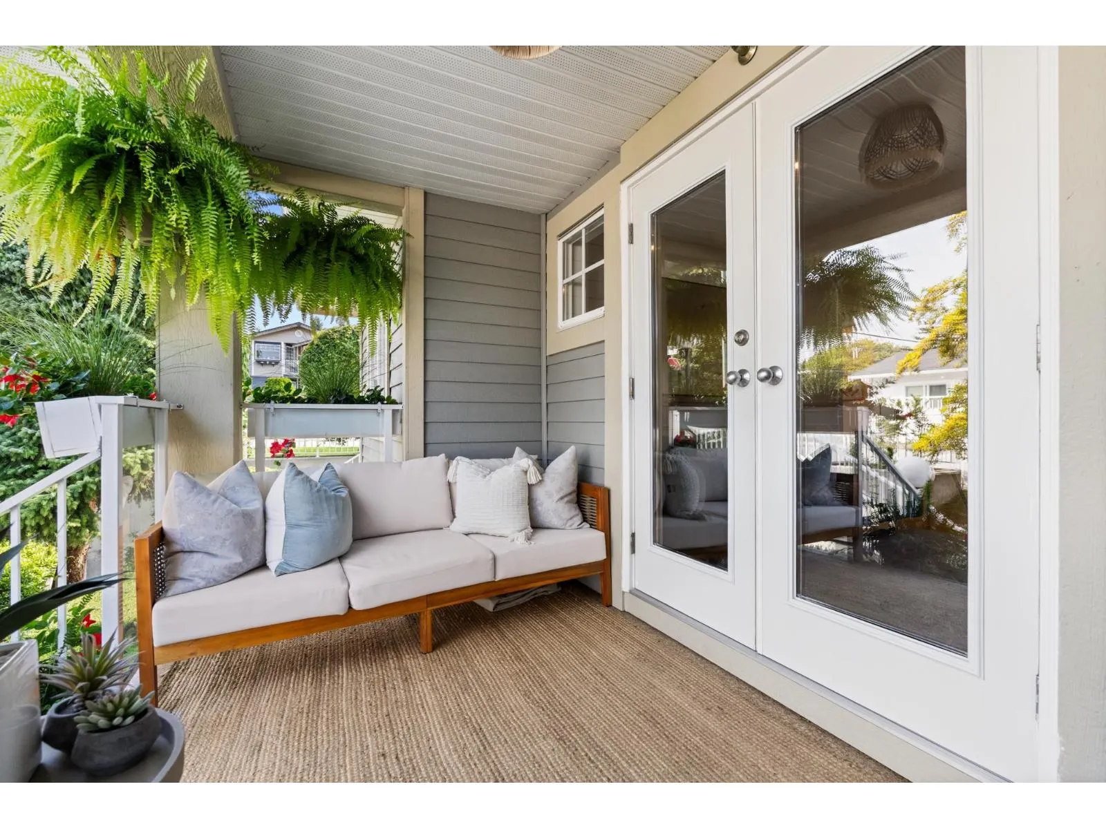 203 15621 MARINE DRIVE