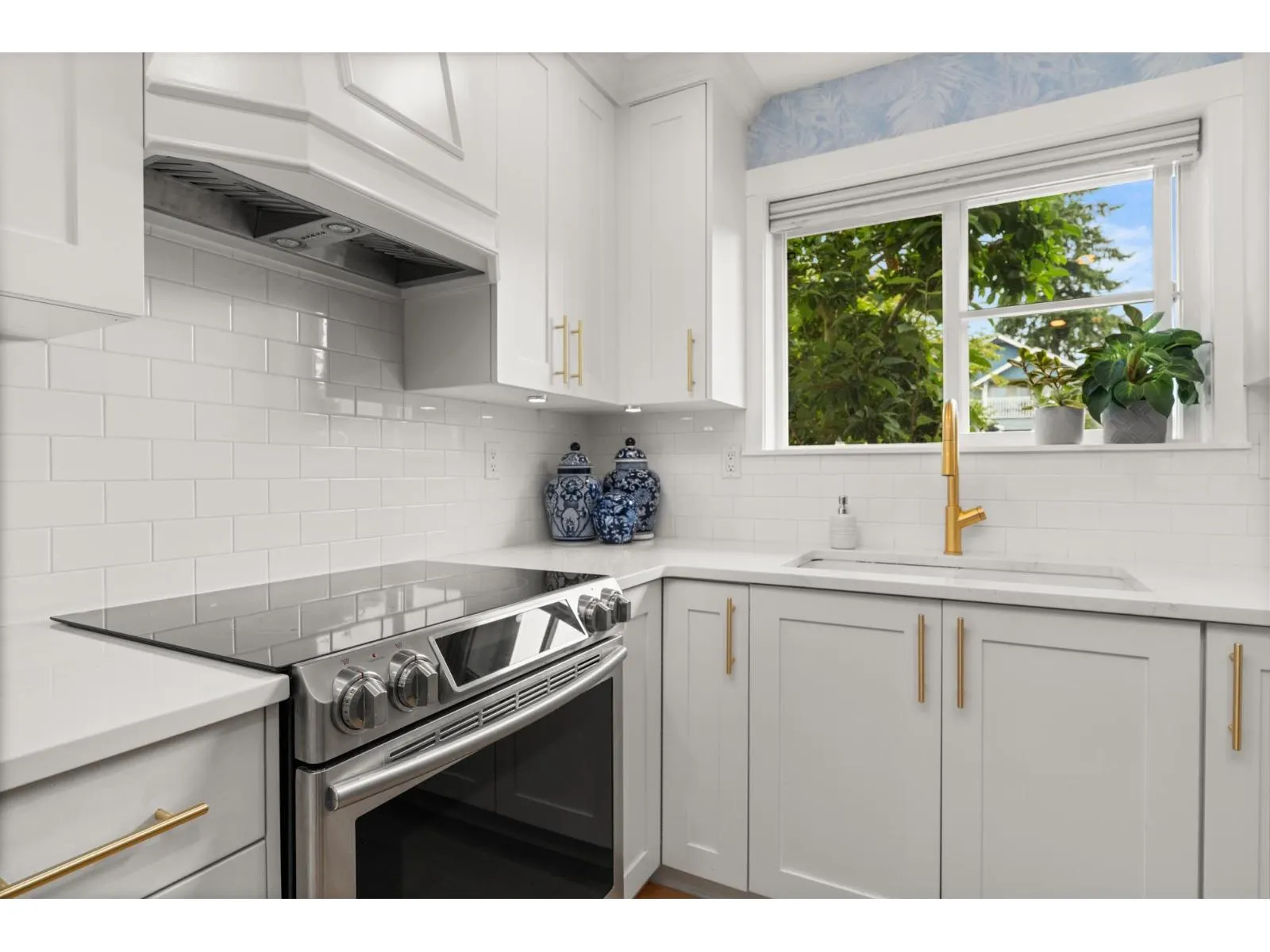 203 15621 MARINE DRIVE
