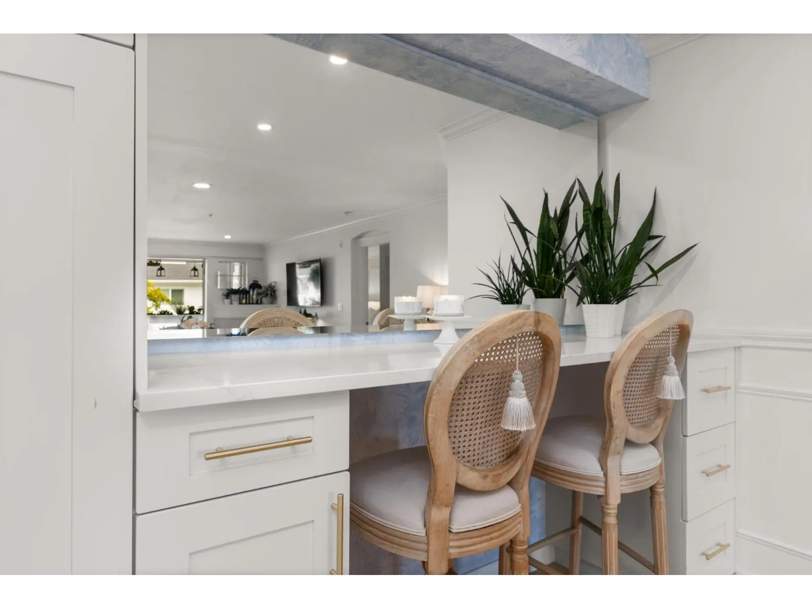 203 15621 MARINE DRIVE