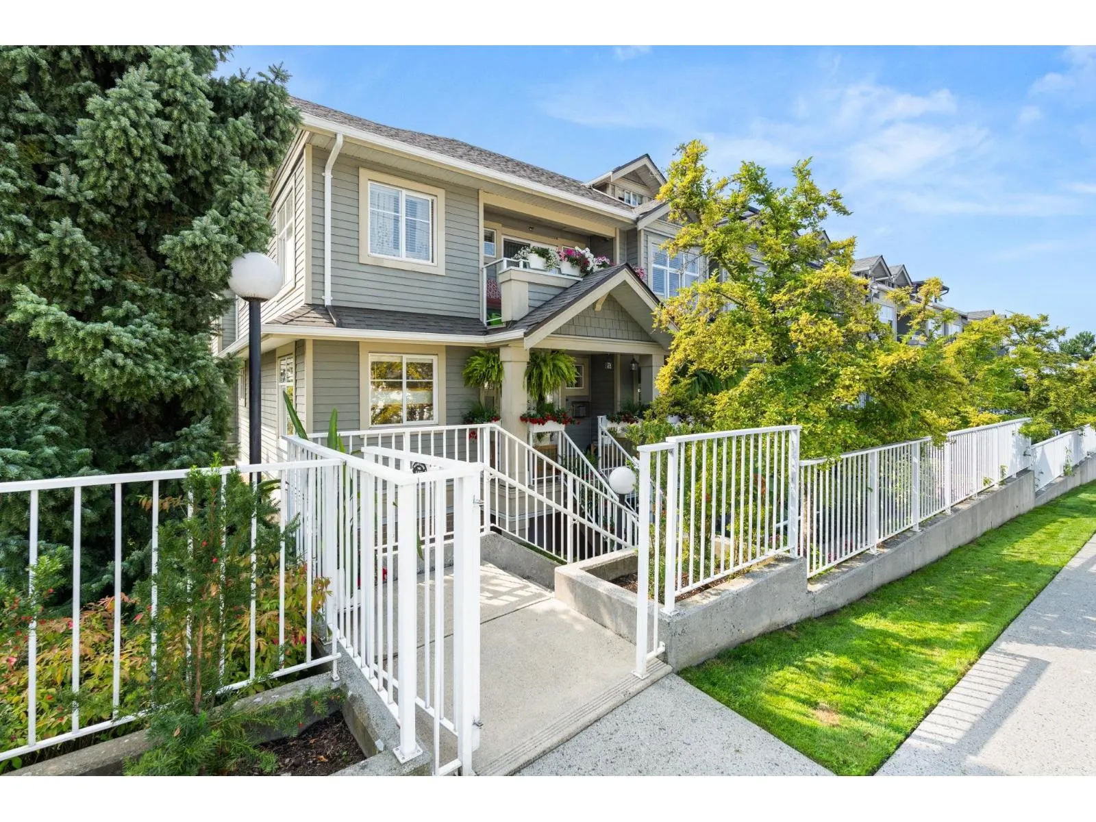 203 15621 MARINE DRIVE