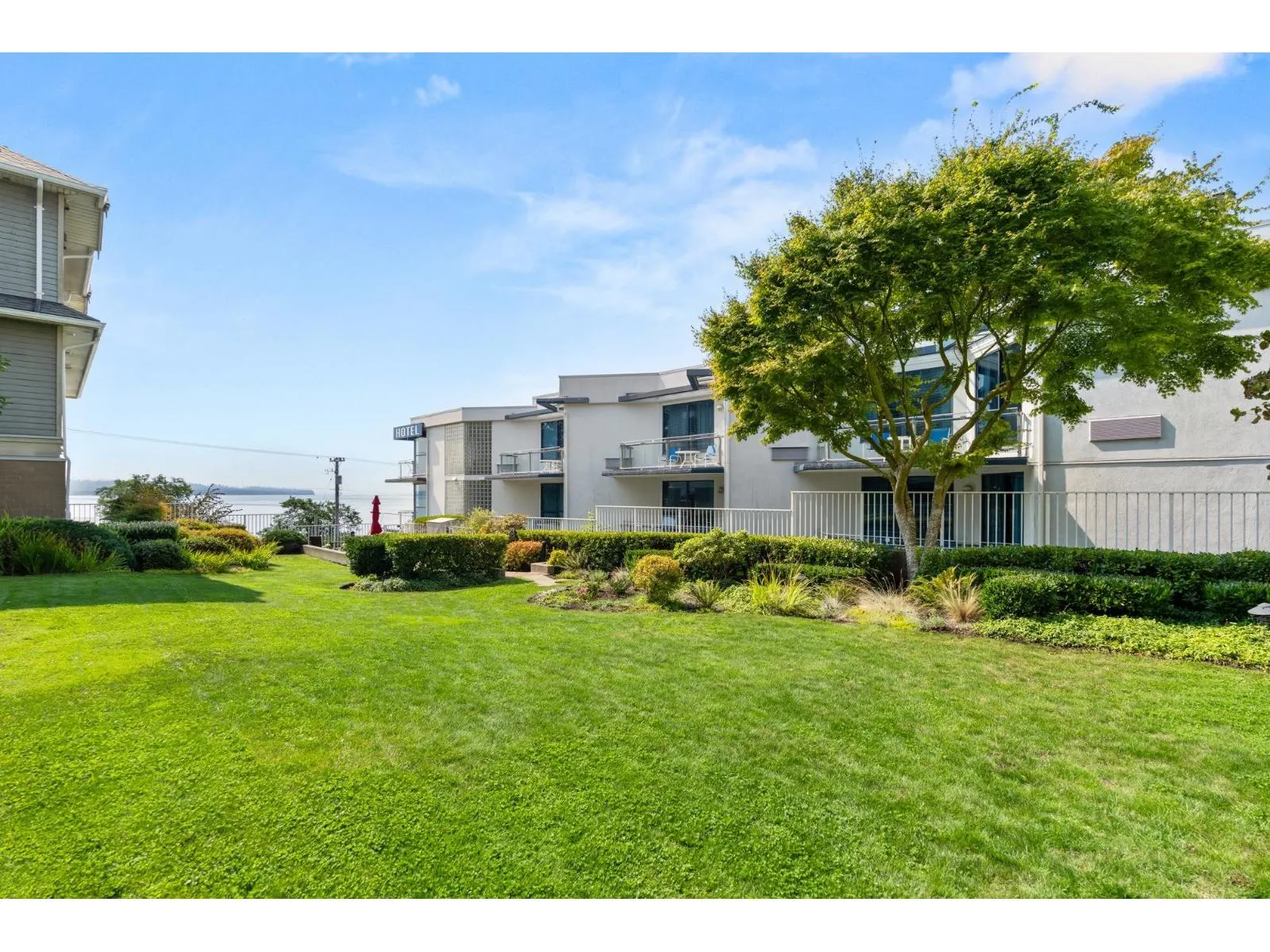 203 15621 MARINE DRIVE