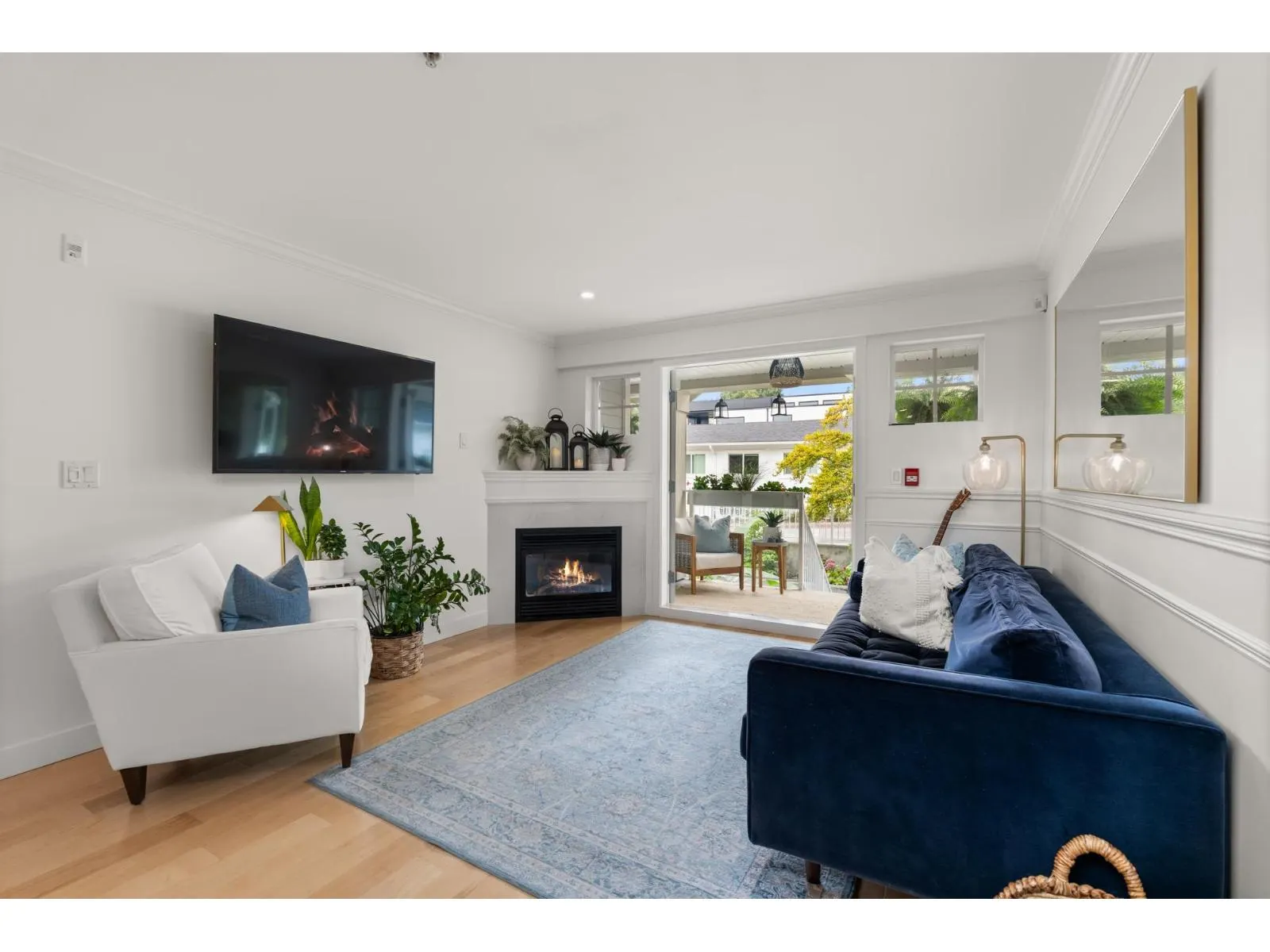 203 15621 MARINE DRIVE