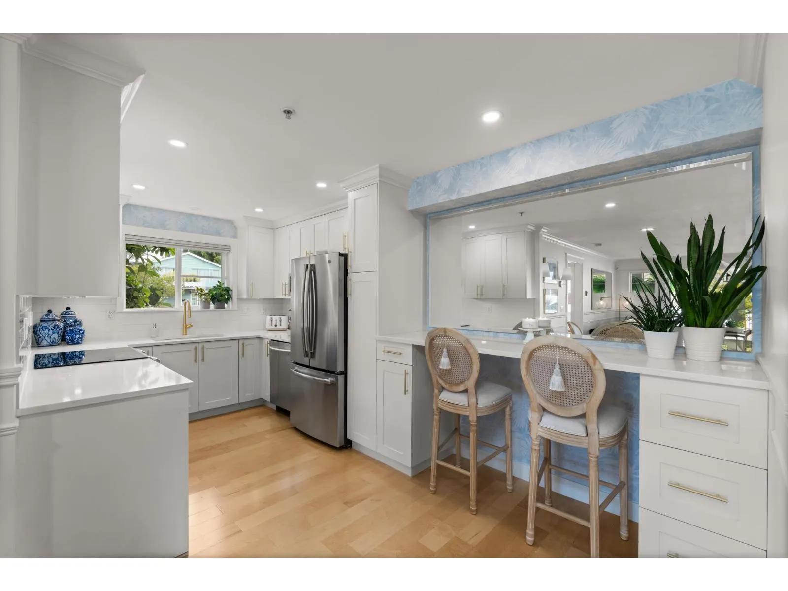203 15621 MARINE DRIVE
