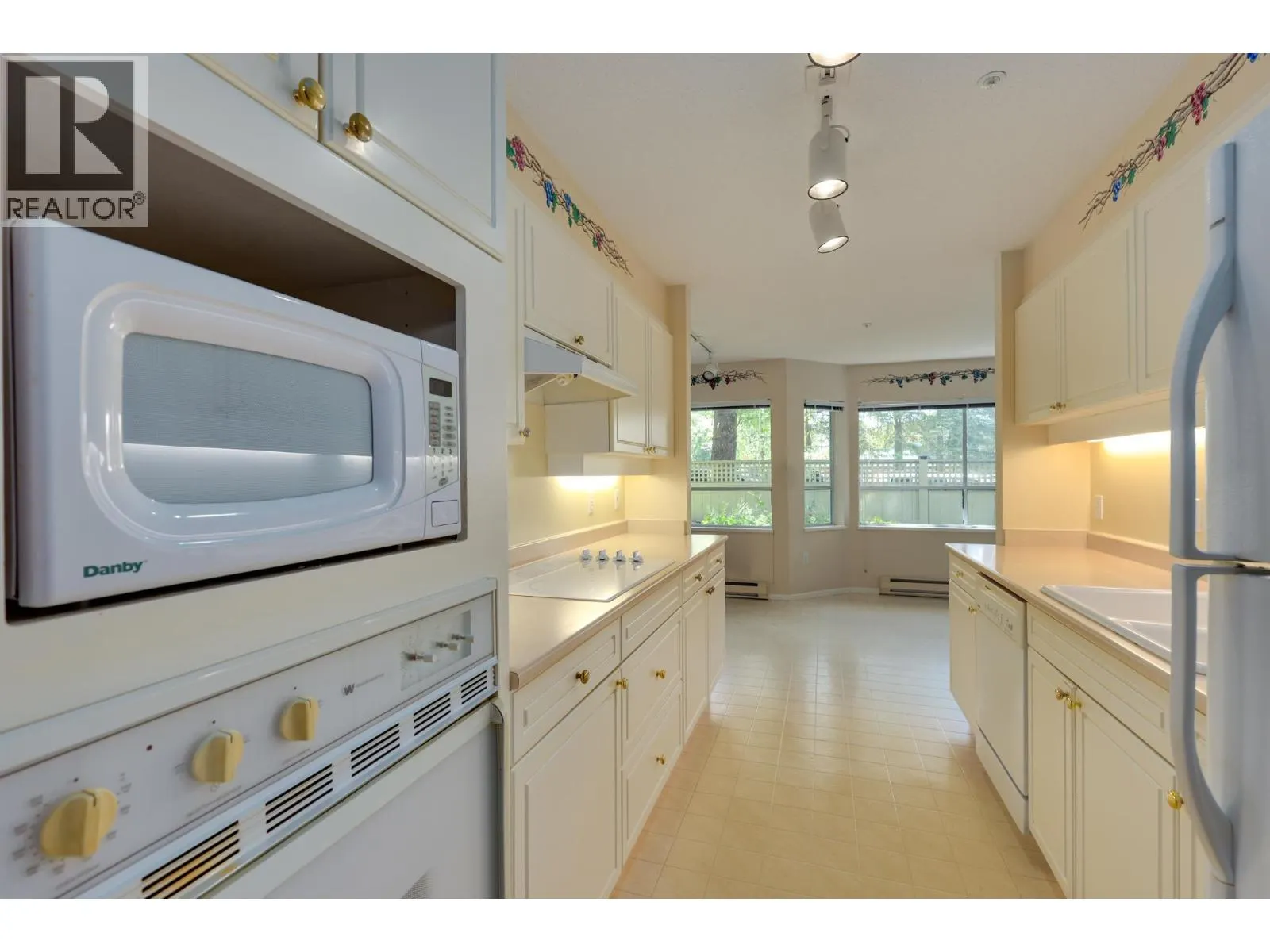 104 3690 BANFF COURT