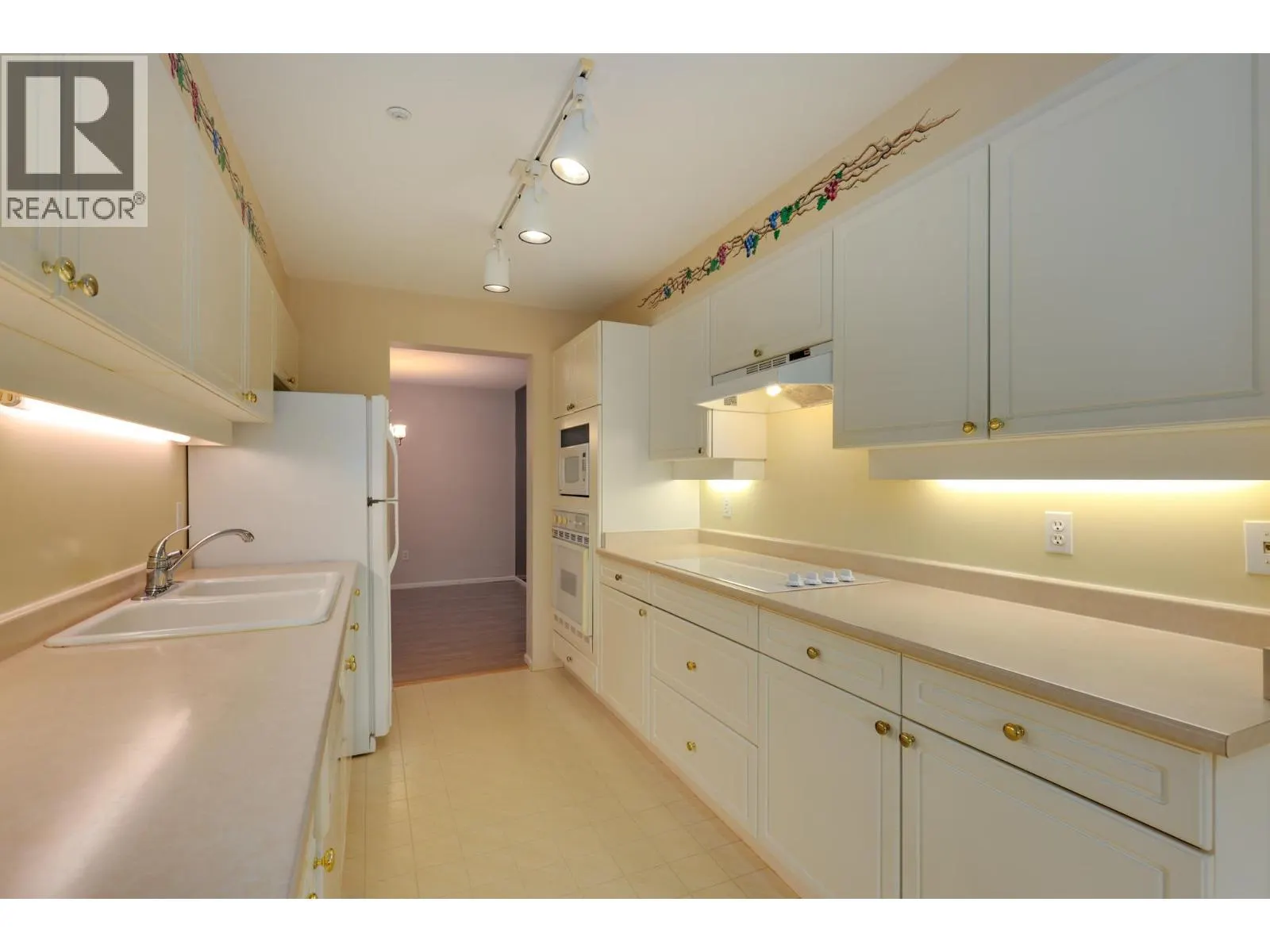 104 3690 BANFF COURT