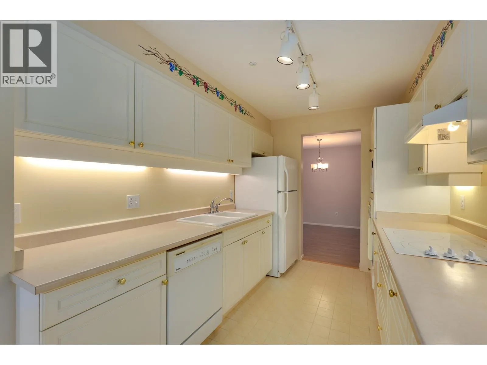 104 3690 BANFF COURT