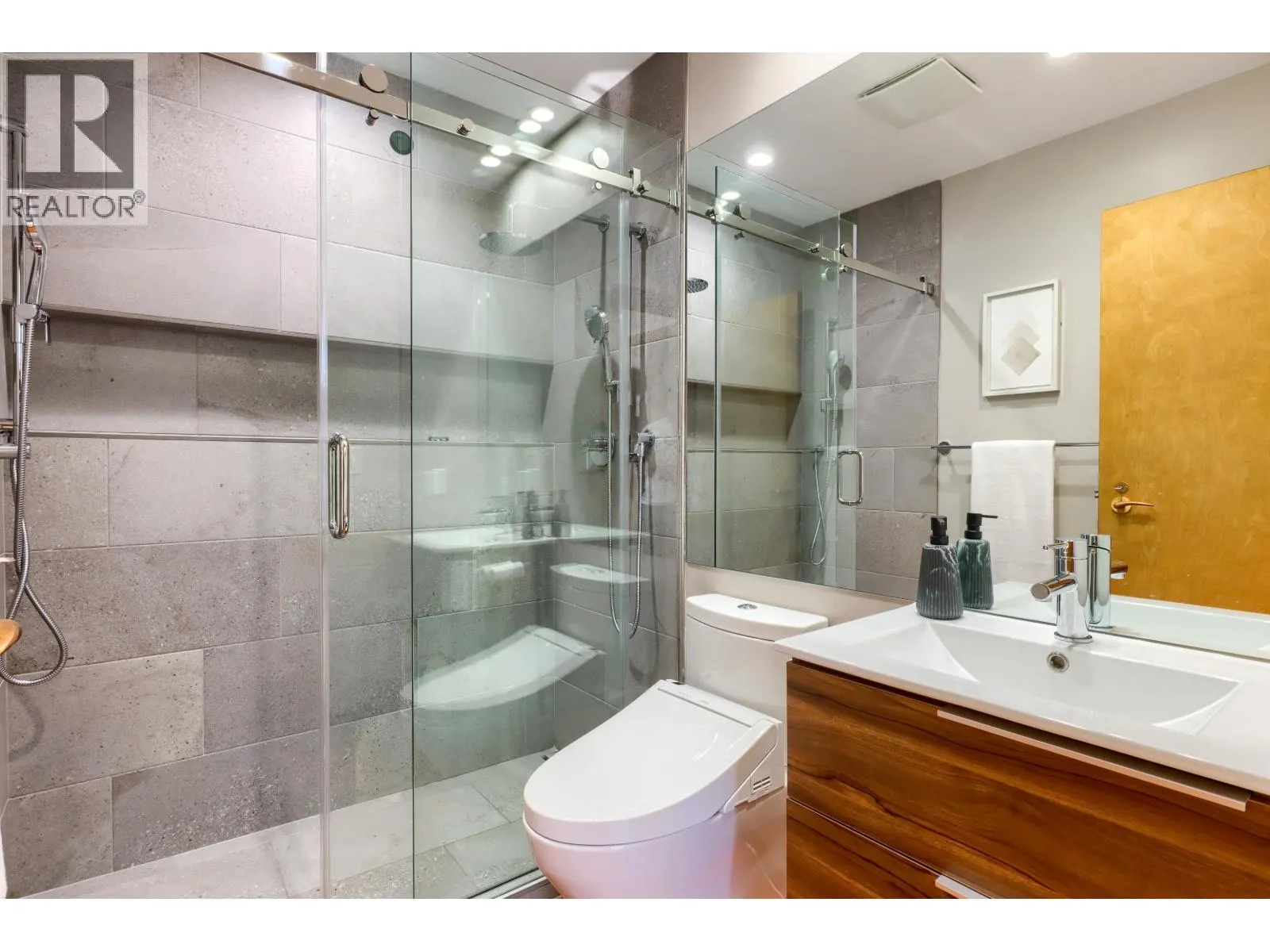 2423 BIRNEY PLACE