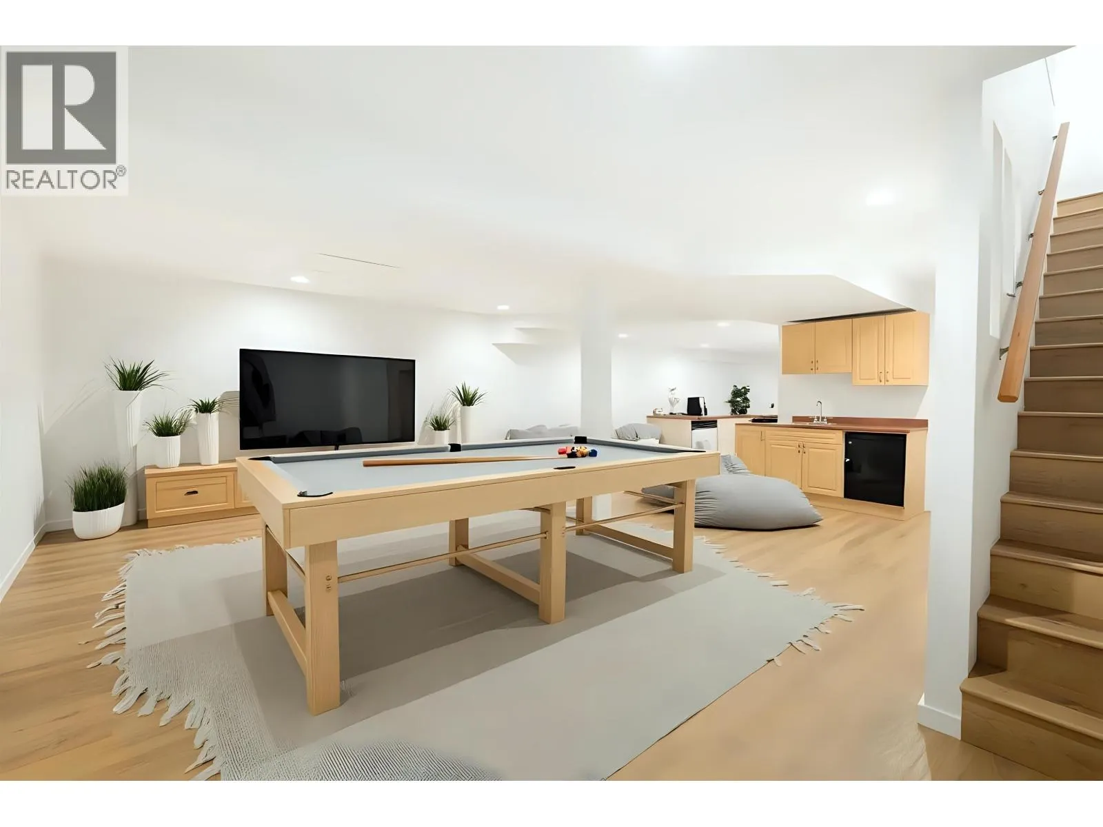 5733 BLUEBELL DRIVE