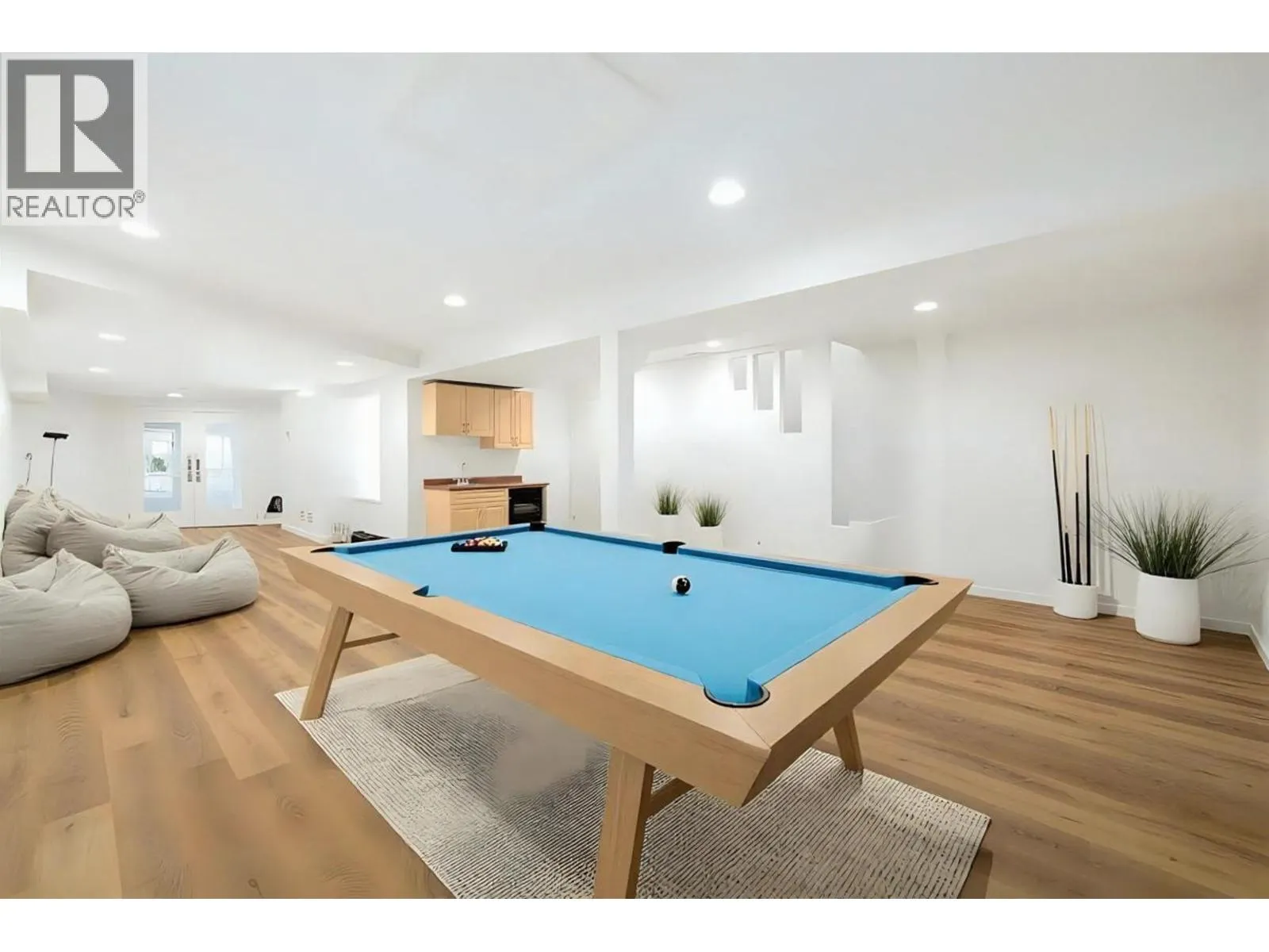 5733 BLUEBELL DRIVE