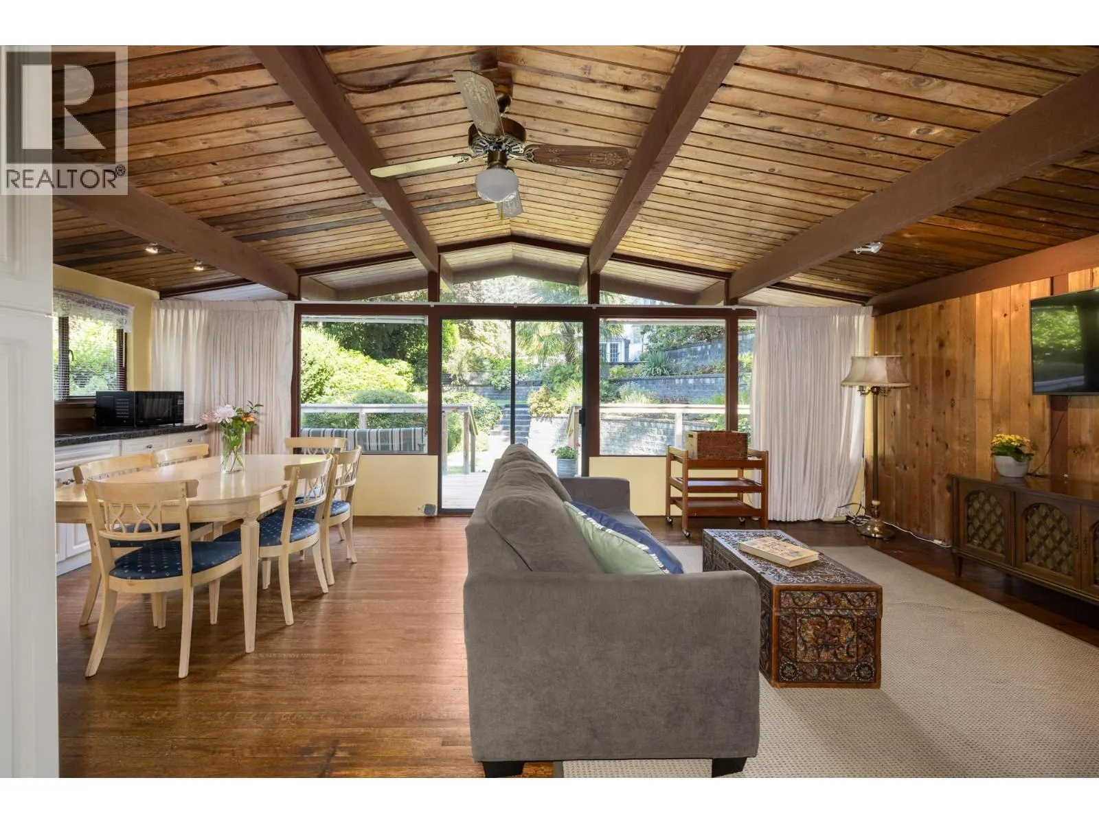5733 BLUEBELL DRIVE