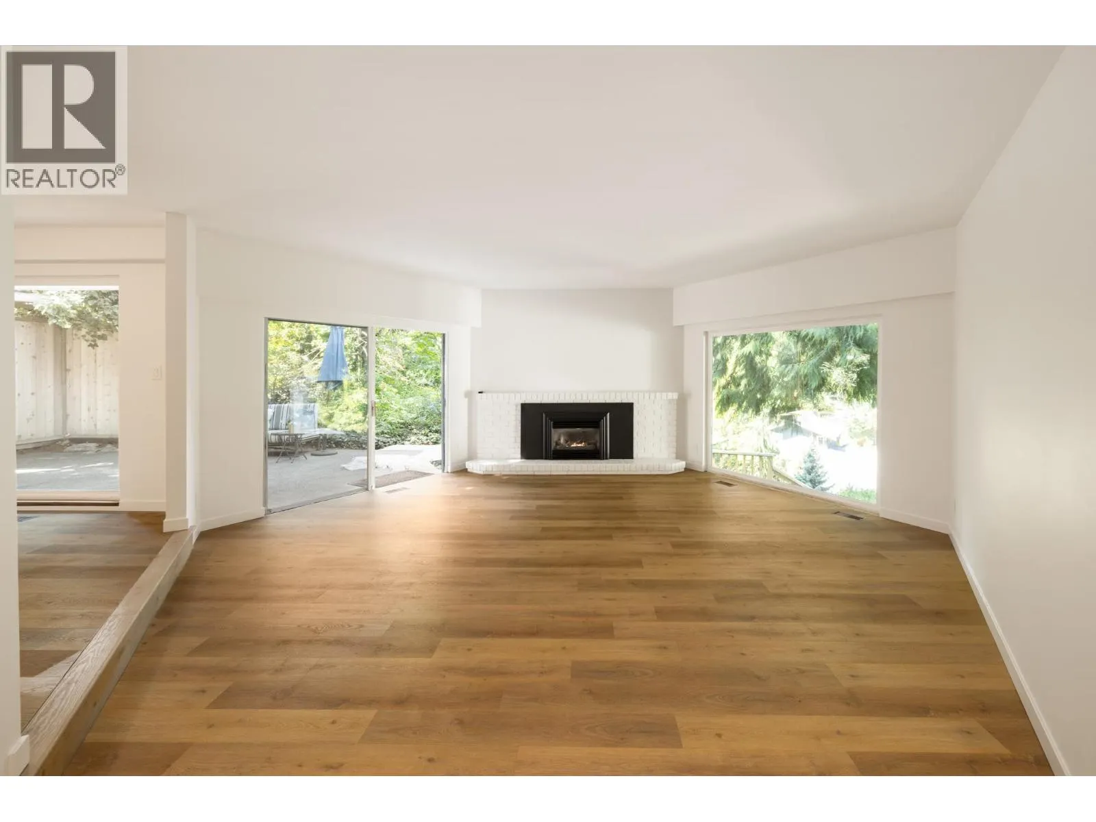 5733 BLUEBELL DRIVE