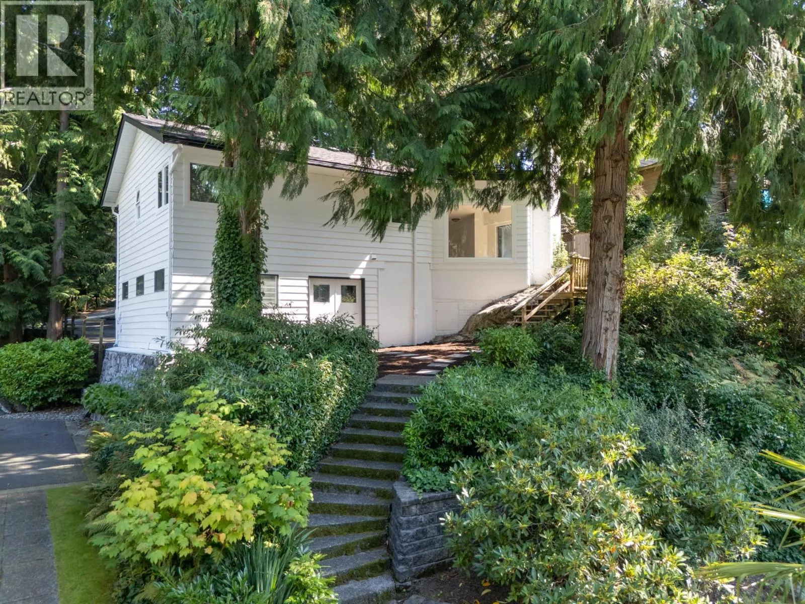 5733 BLUEBELL DRIVE
