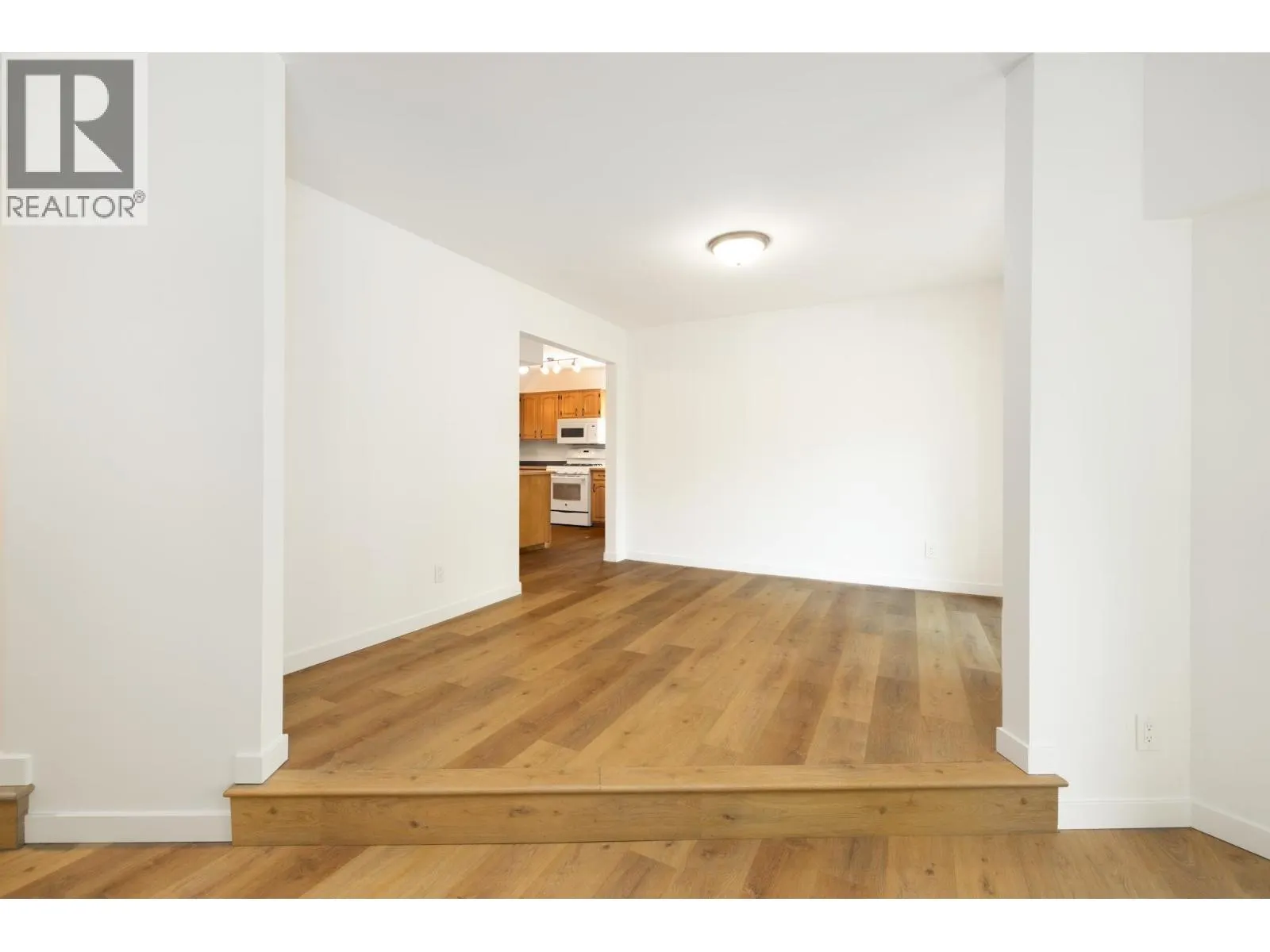 5733 BLUEBELL DRIVE