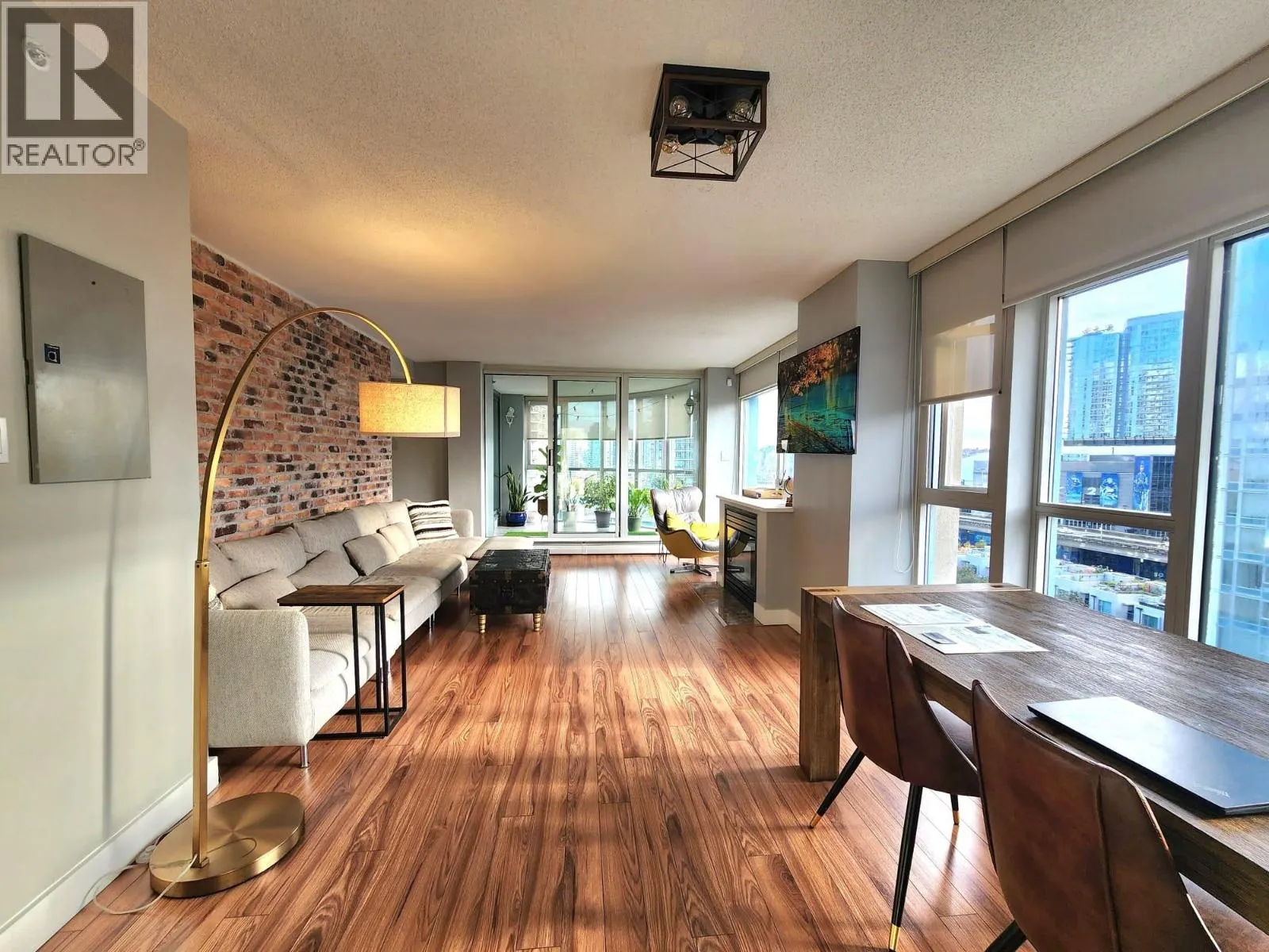 1004 183 KEEFER PLACE