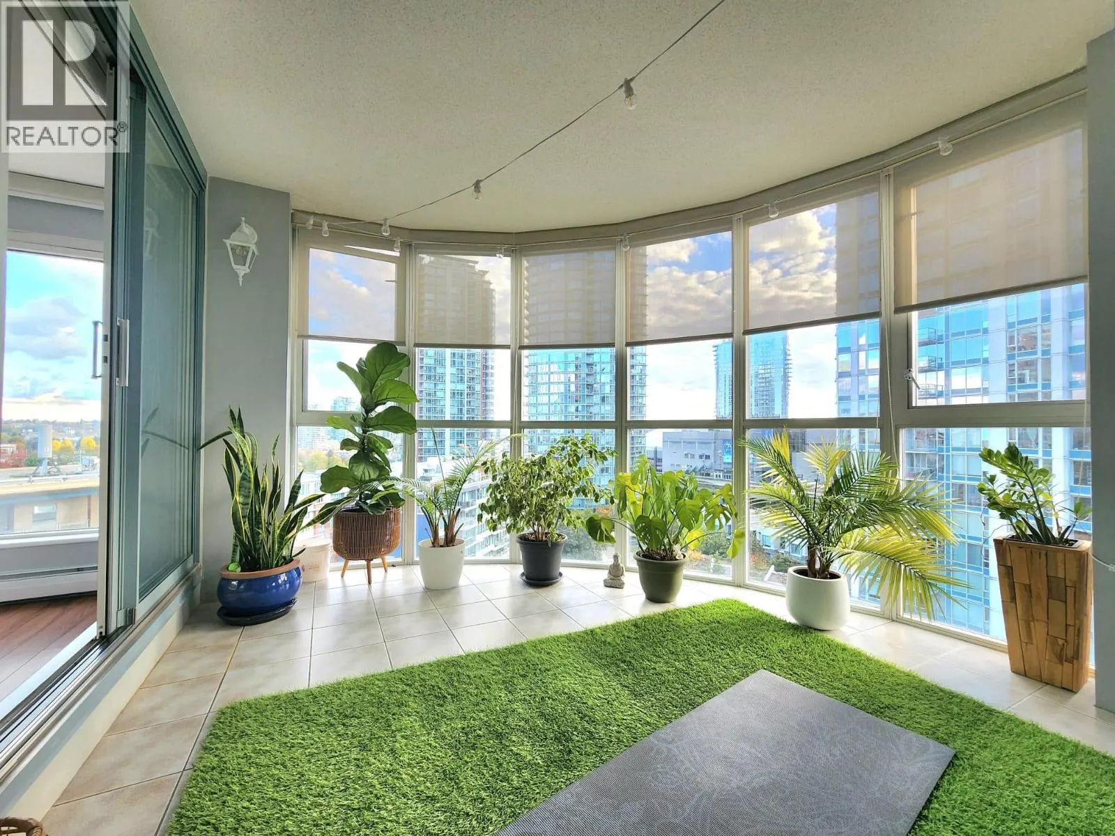 1004 183 KEEFER PLACE