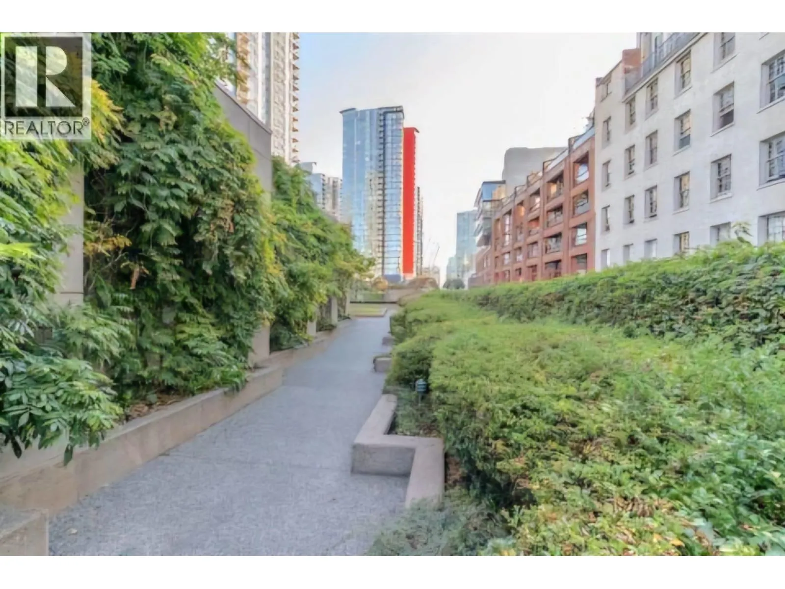 1004 183 KEEFER PLACE