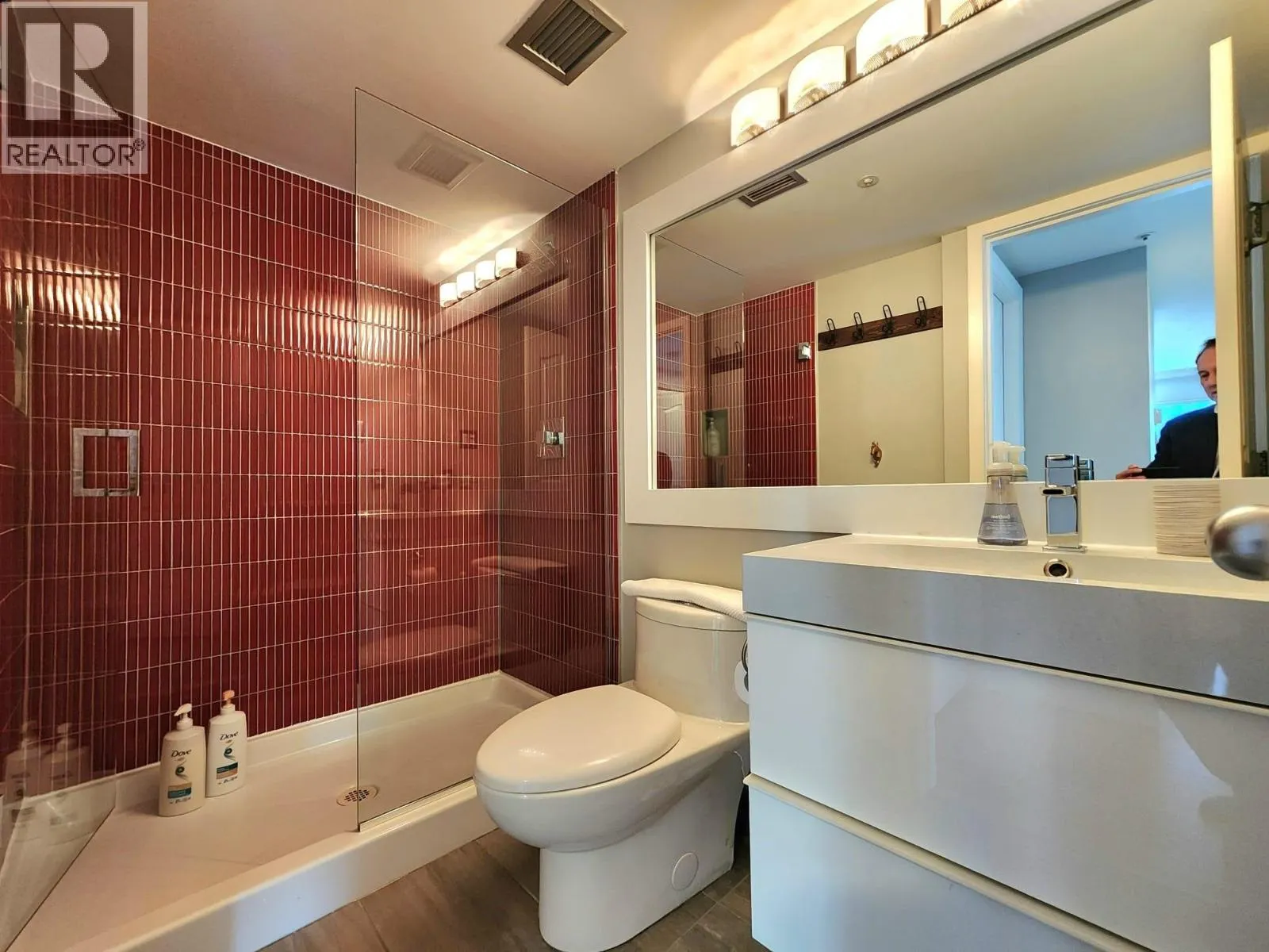 1004 183 KEEFER PLACE