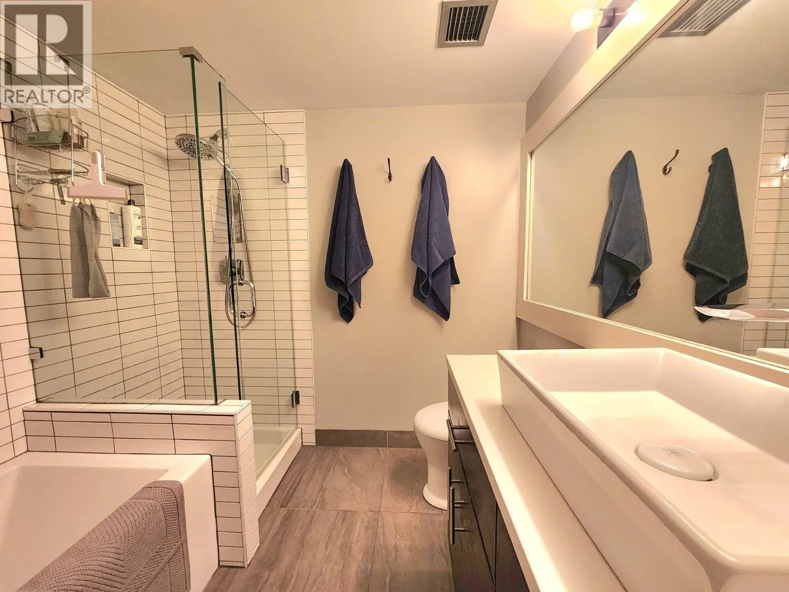1004 183 KEEFER PLACE