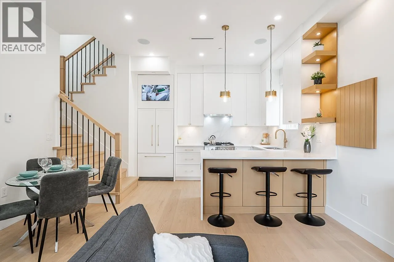 1 5304 ELGIN STREET