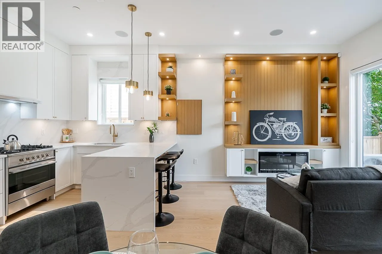 1 5304 ELGIN STREET