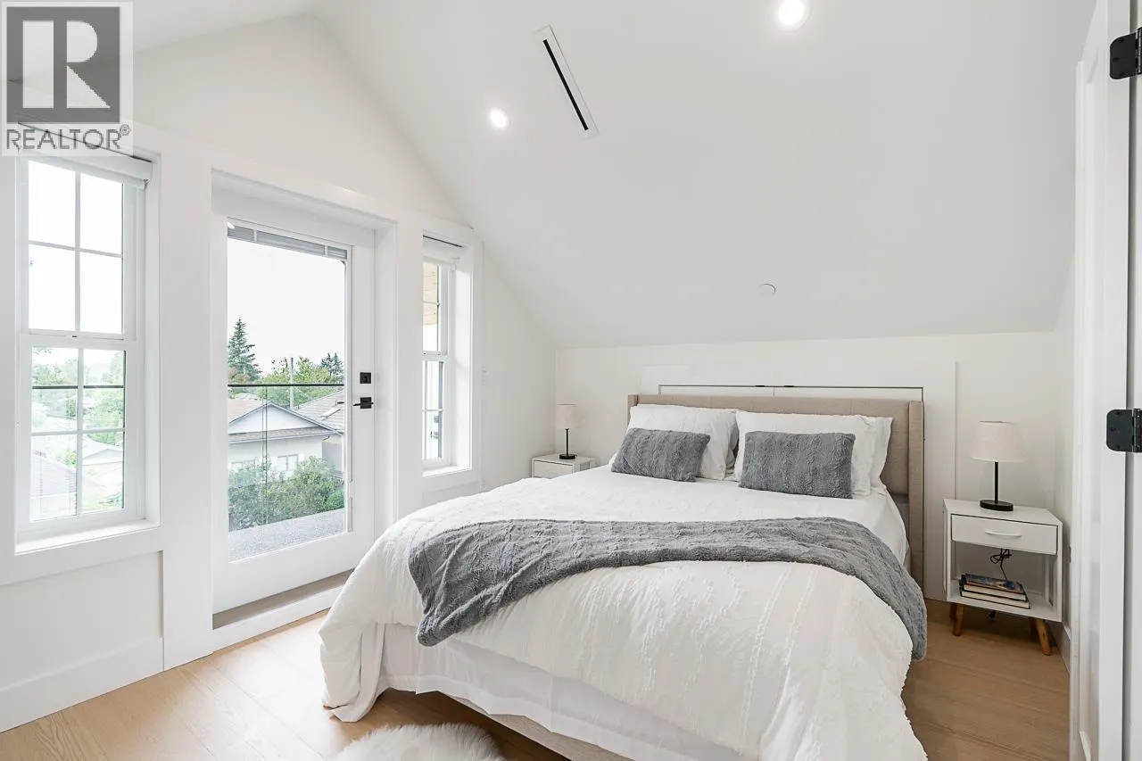 1 5304 ELGIN STREET