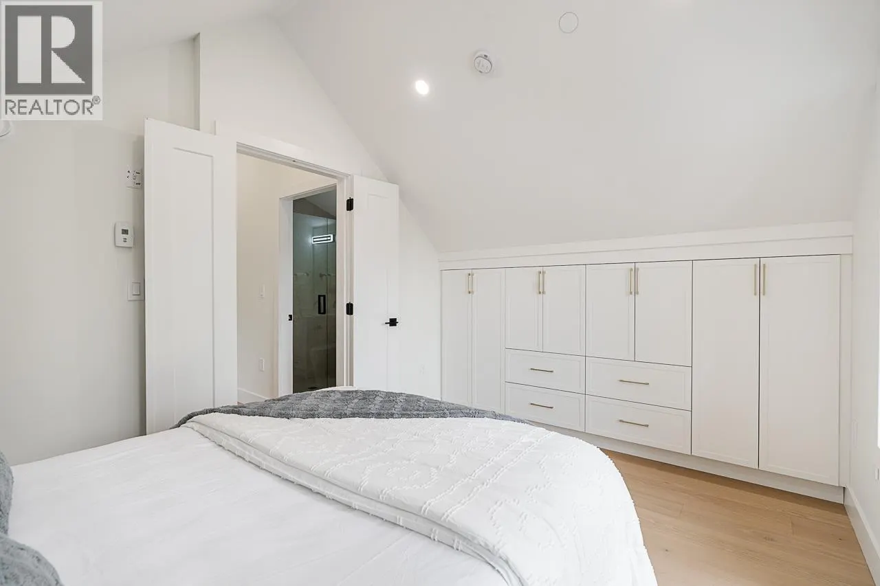 1 5304 ELGIN STREET