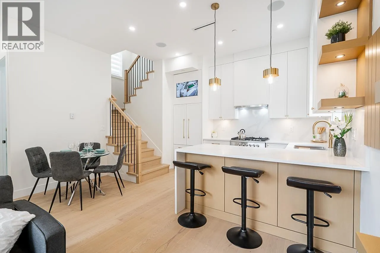 1 5304 ELGIN STREET