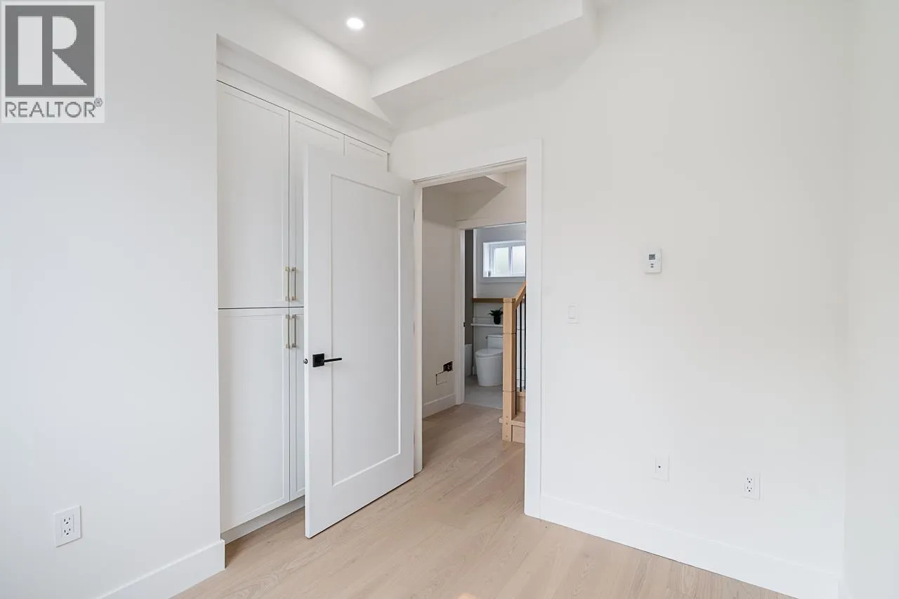 1 5304 ELGIN STREET