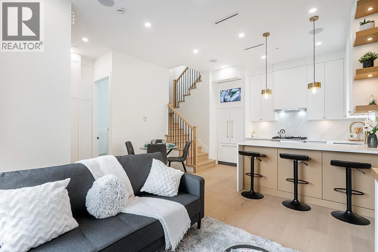 1 5304 ELGIN STREET