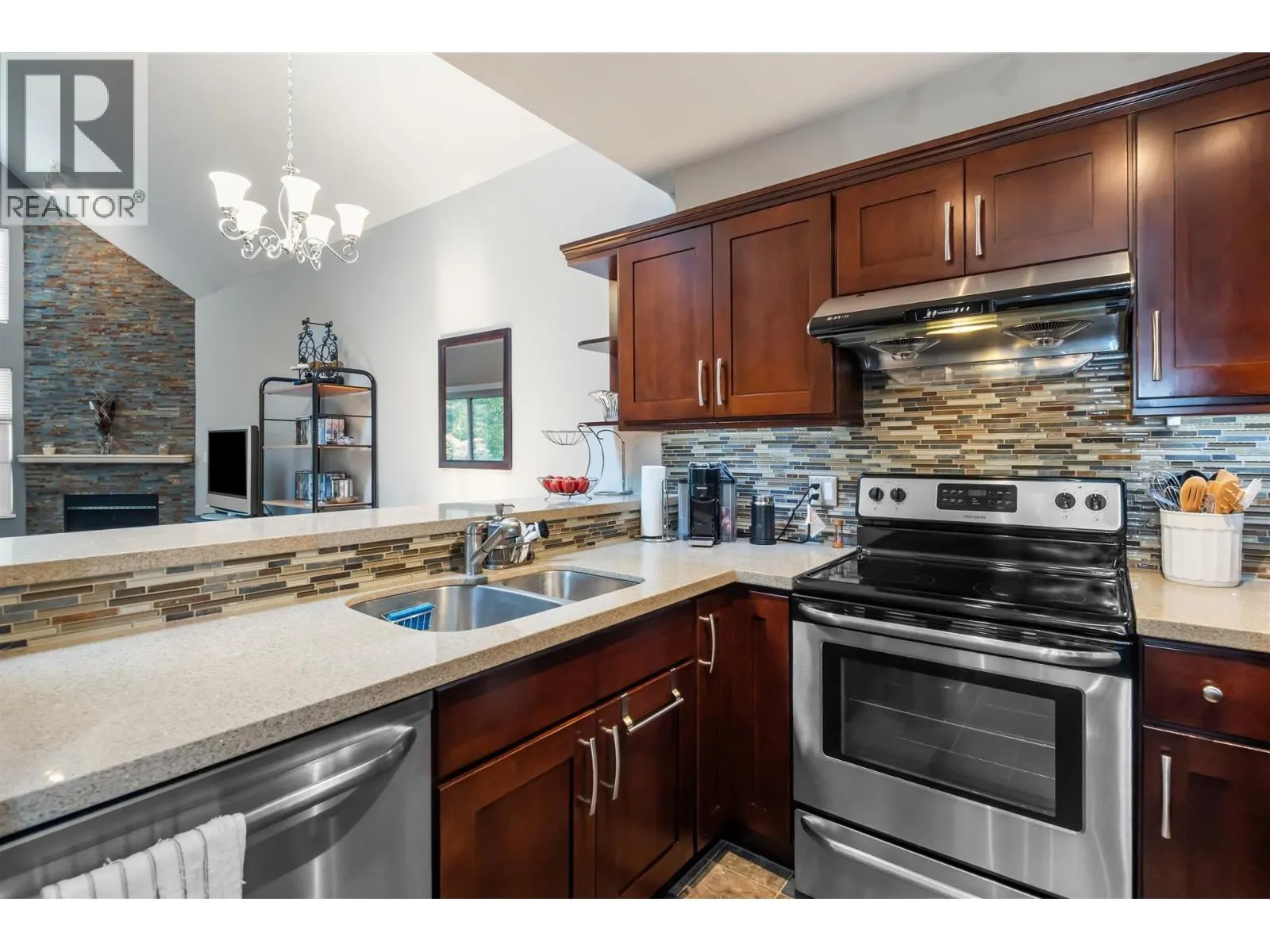 307 7465 SANDBORNE AVENUE