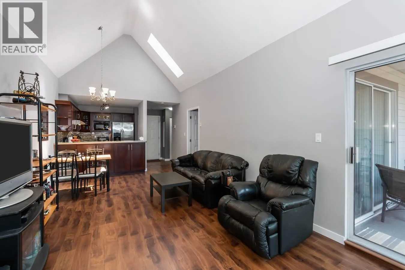 307 7465 SANDBORNE AVENUE
