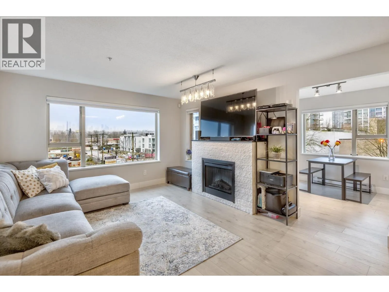 305 4728 DAWSON STREET